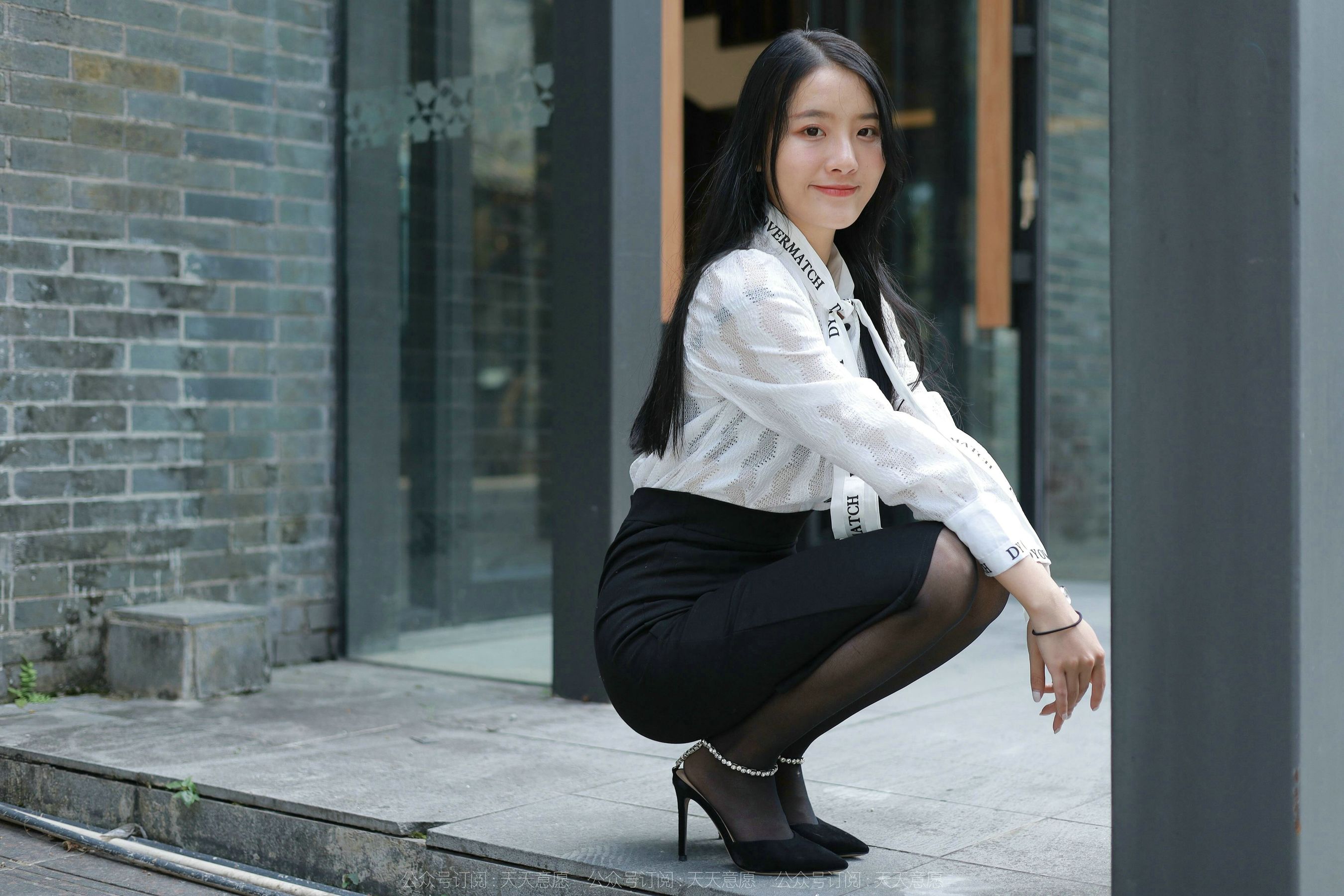 模特 婉萍 《性感OL窄裙》-图23