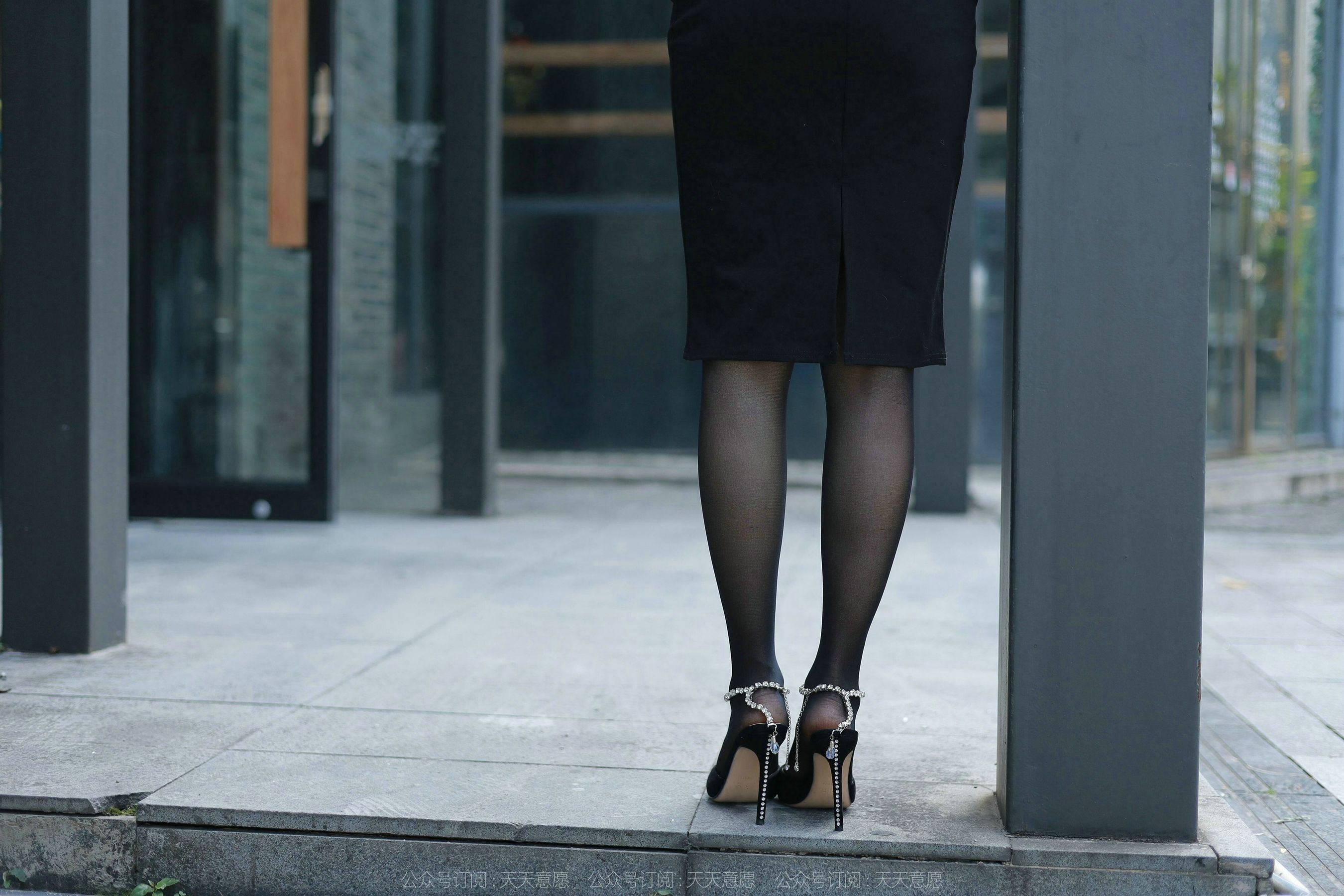 模特 婉萍 《性感OL窄裙》-图28