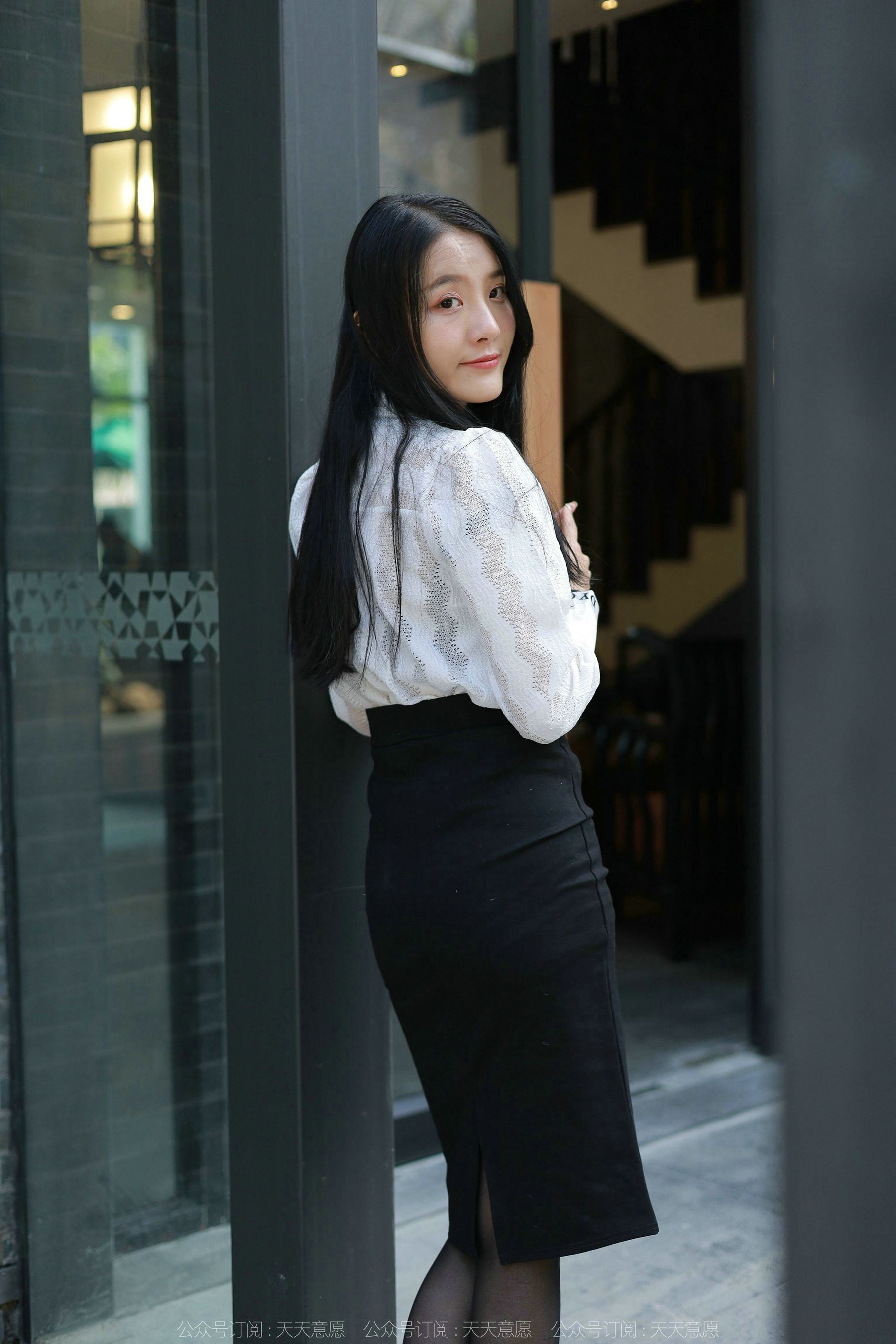 模特 婉萍 《性感OL窄裙》-图33