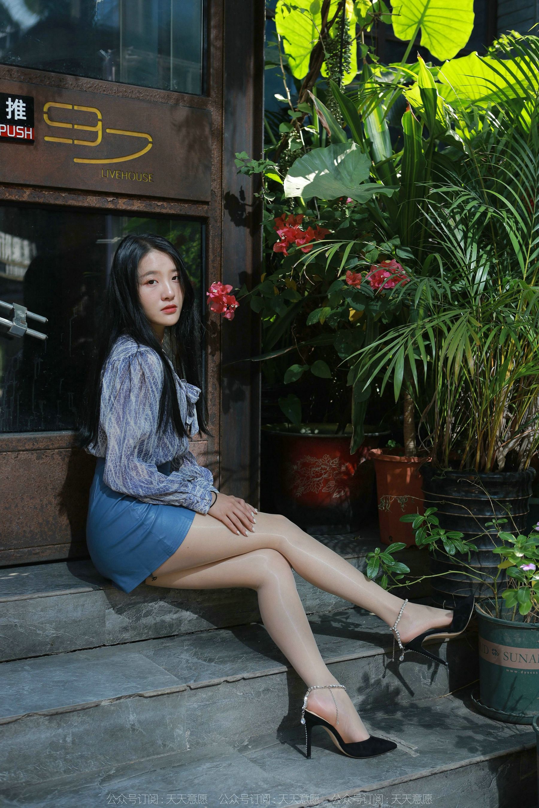 模特 婉萍 《油亮蓝色短裙》-图18