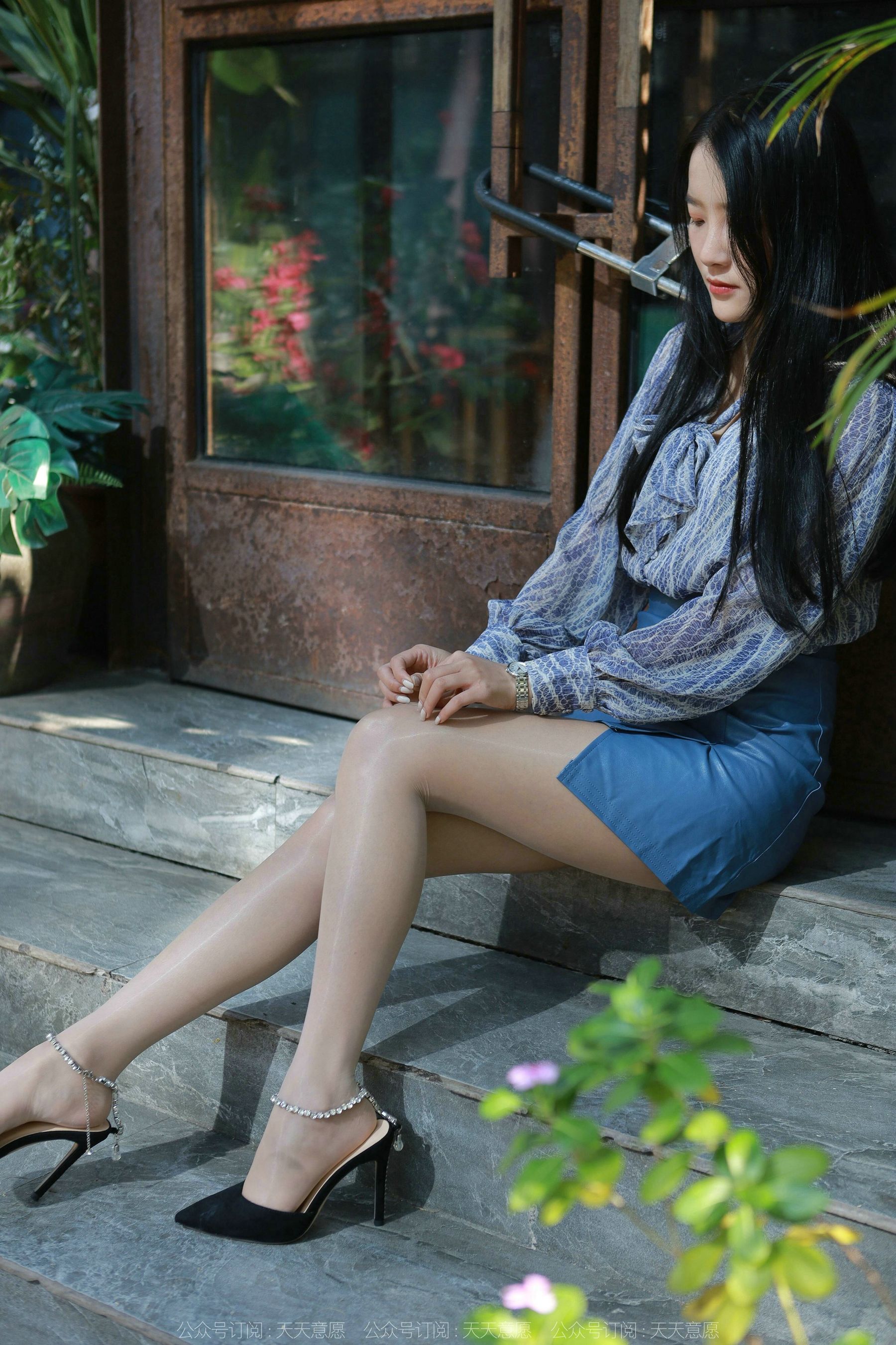 模特 婉萍 《油亮蓝色短裙》-图4