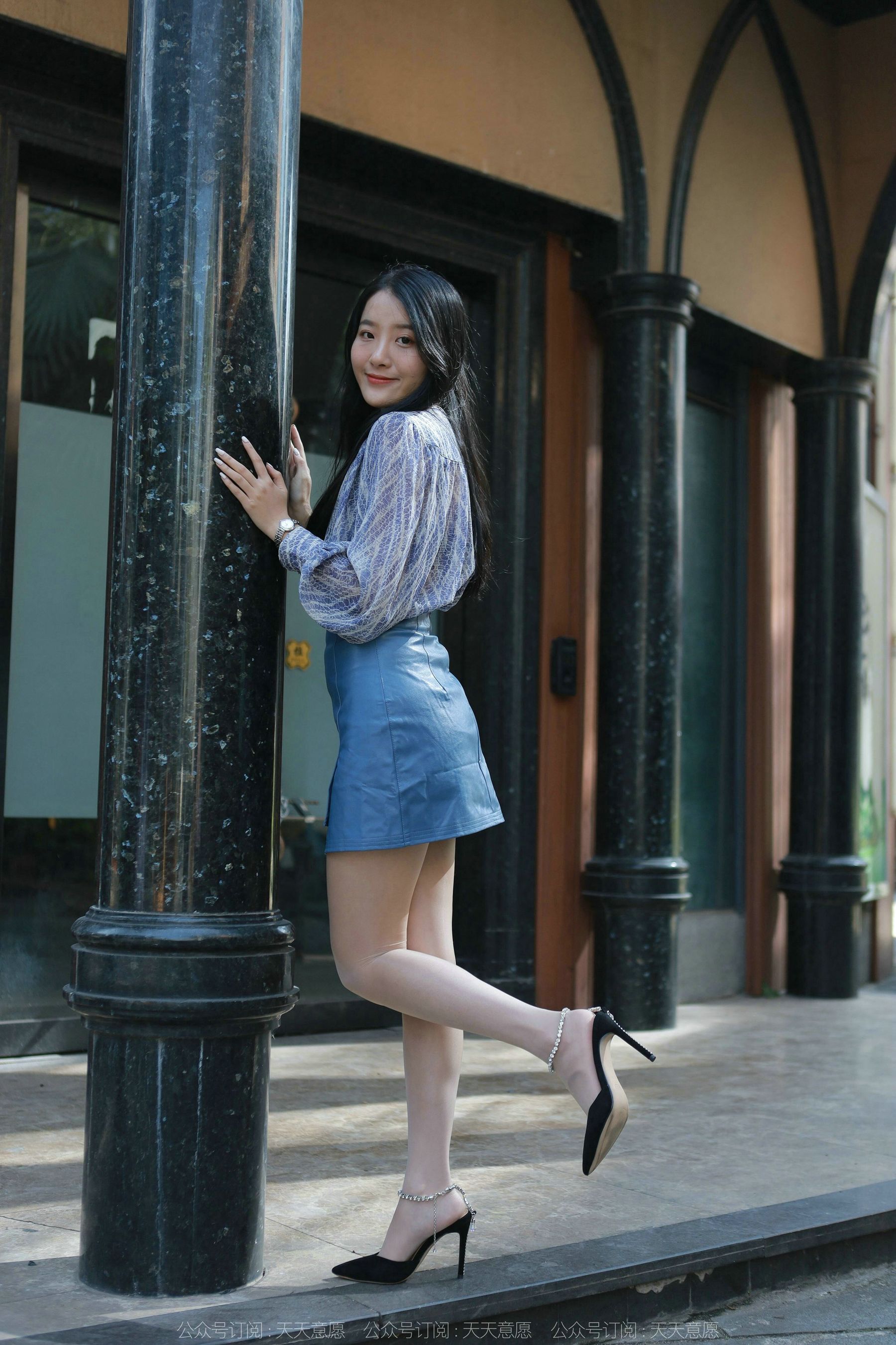 模特 婉萍 《油亮蓝色短裙》-图50