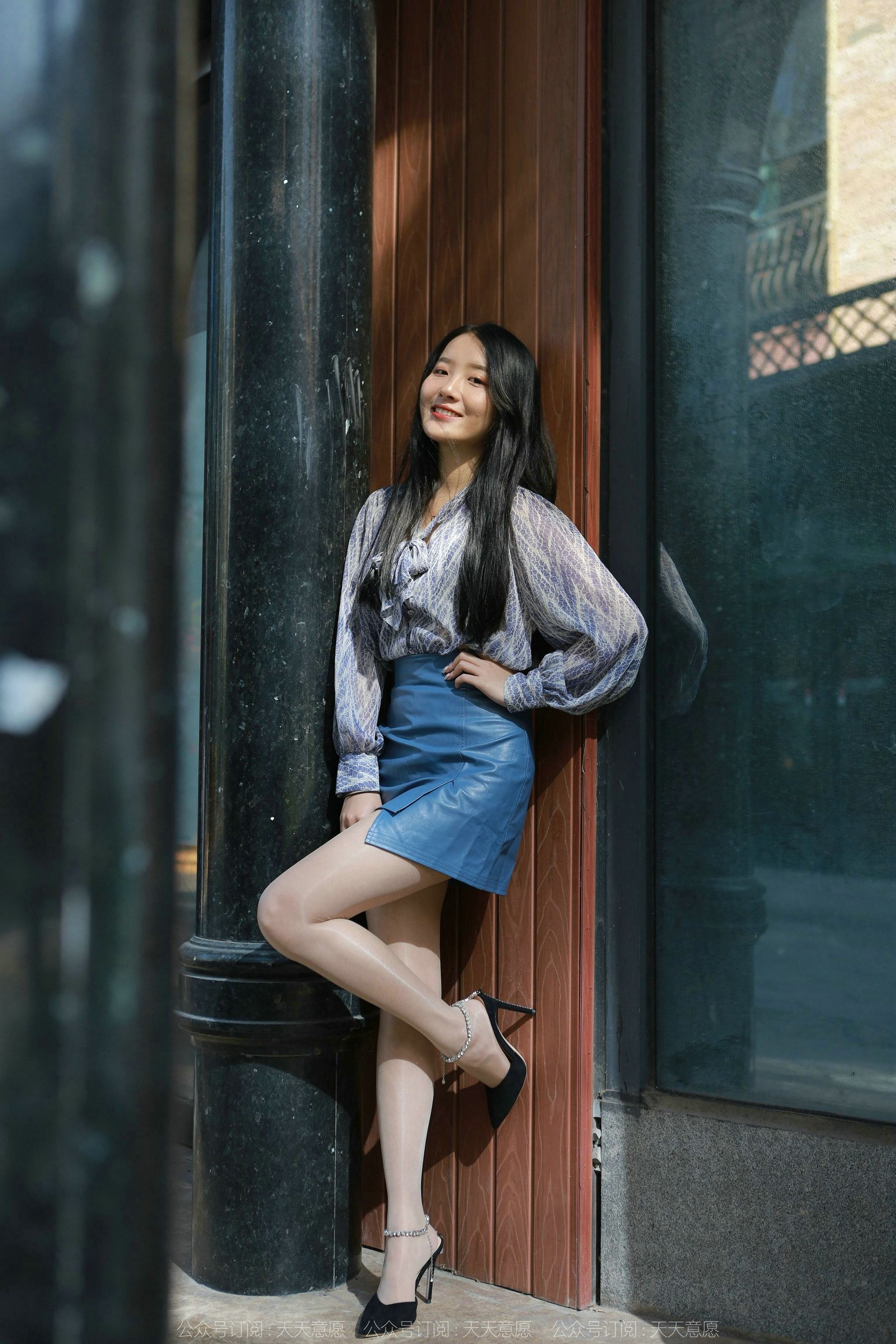 模特 婉萍 《油亮蓝色短裙》-图52