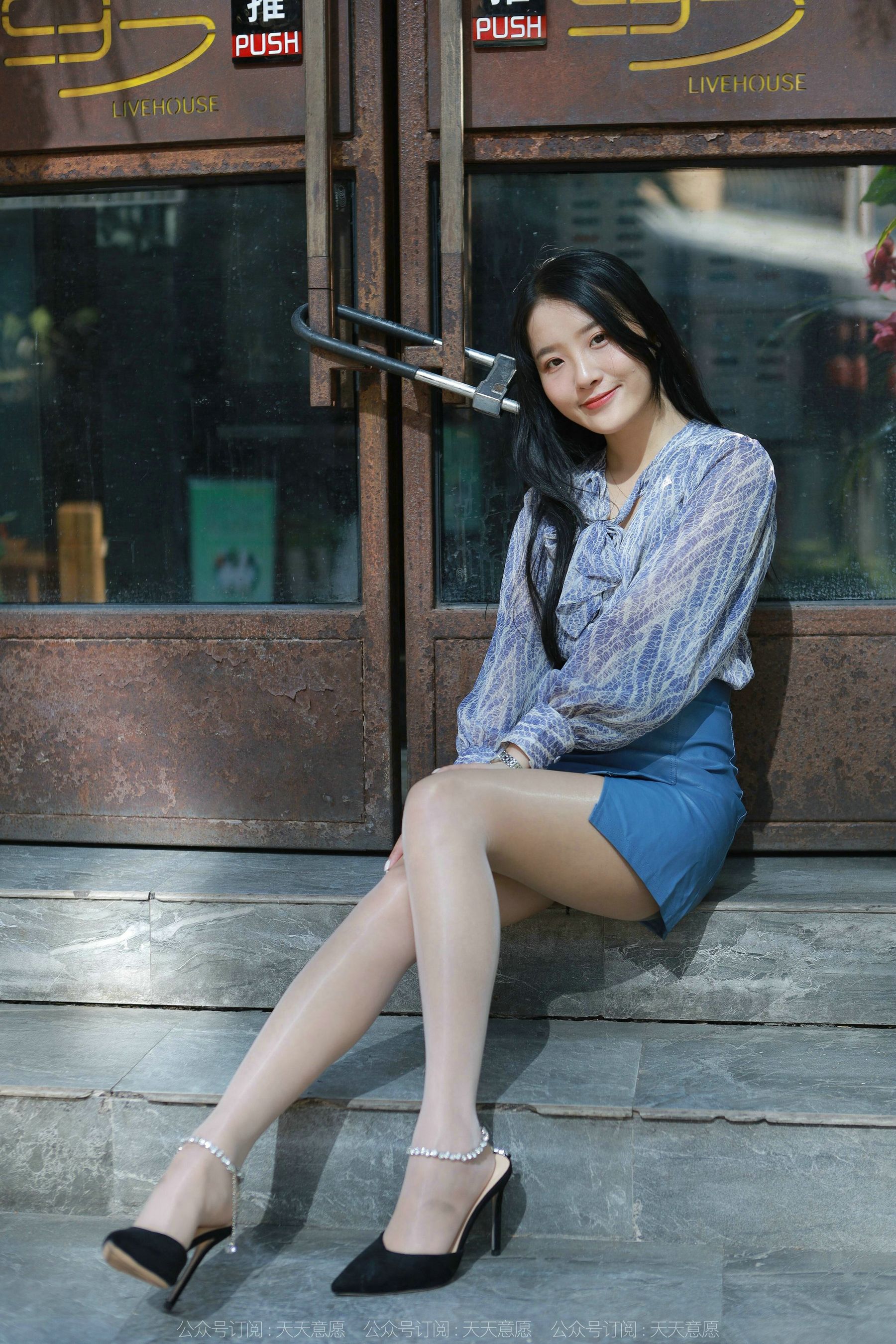 模特 婉萍 《油亮蓝色短裙》-图7