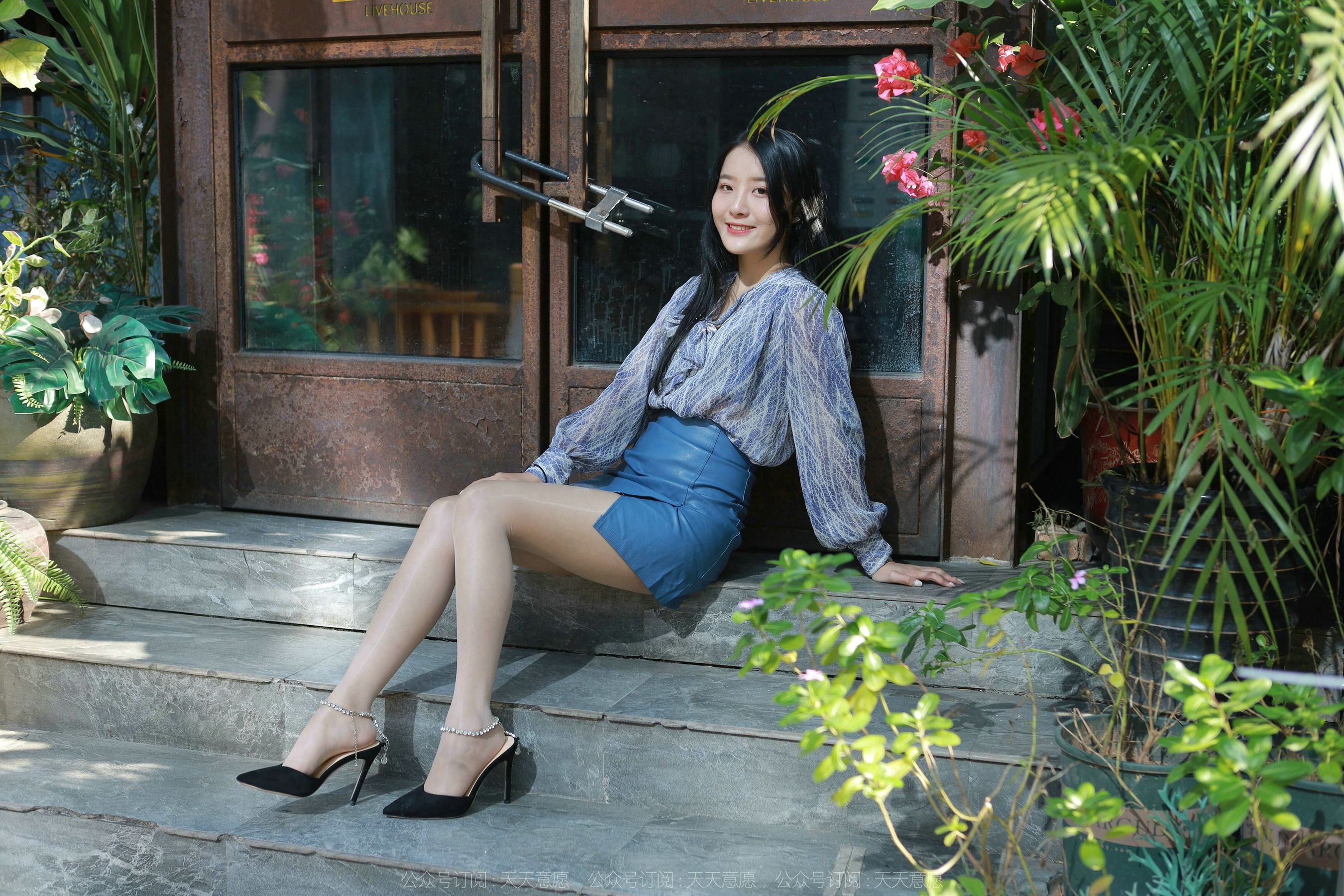 模特 婉萍 《油亮蓝色短裙》-图8