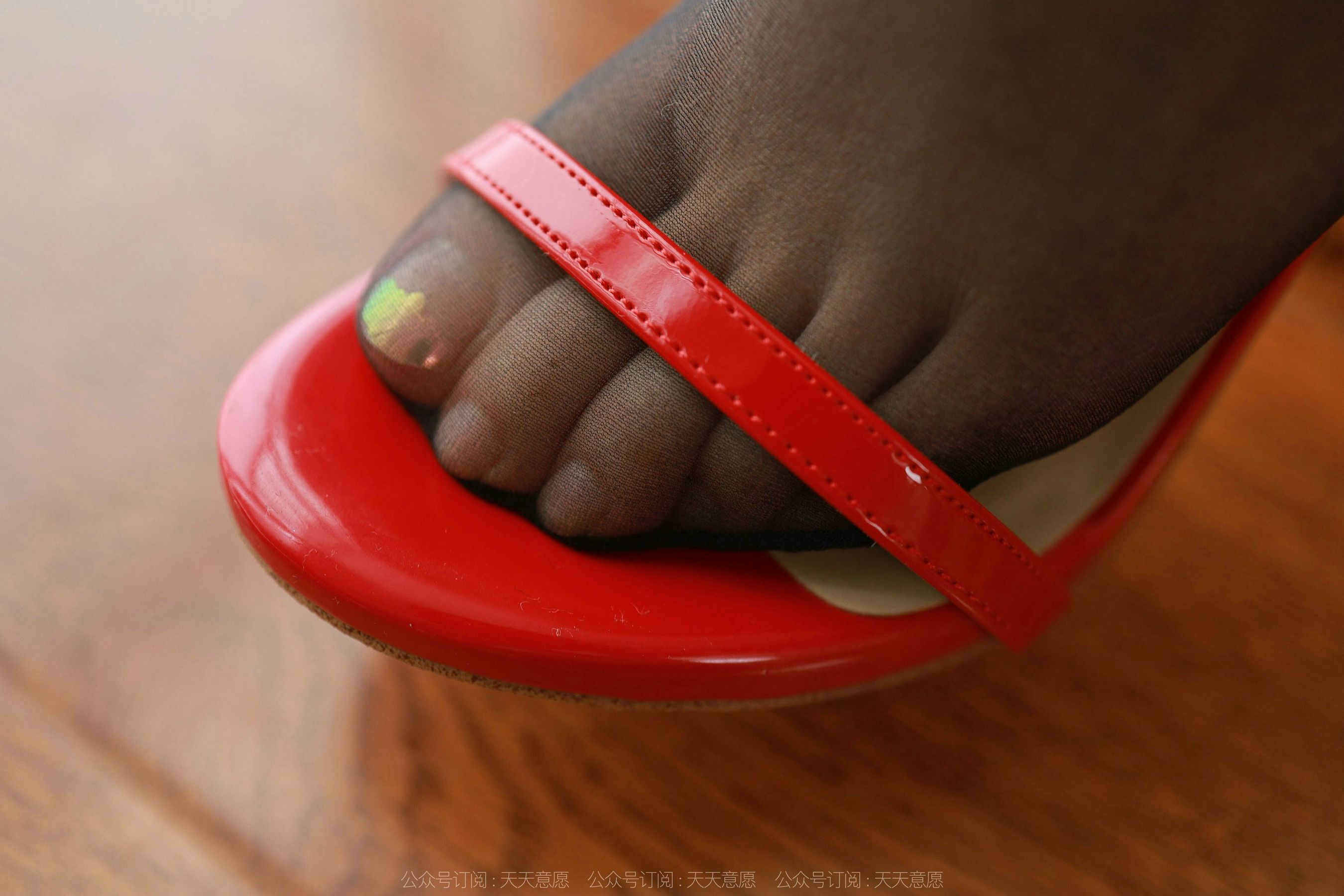 模特 婉萍 《红色凉鞋配黑丝》-图13