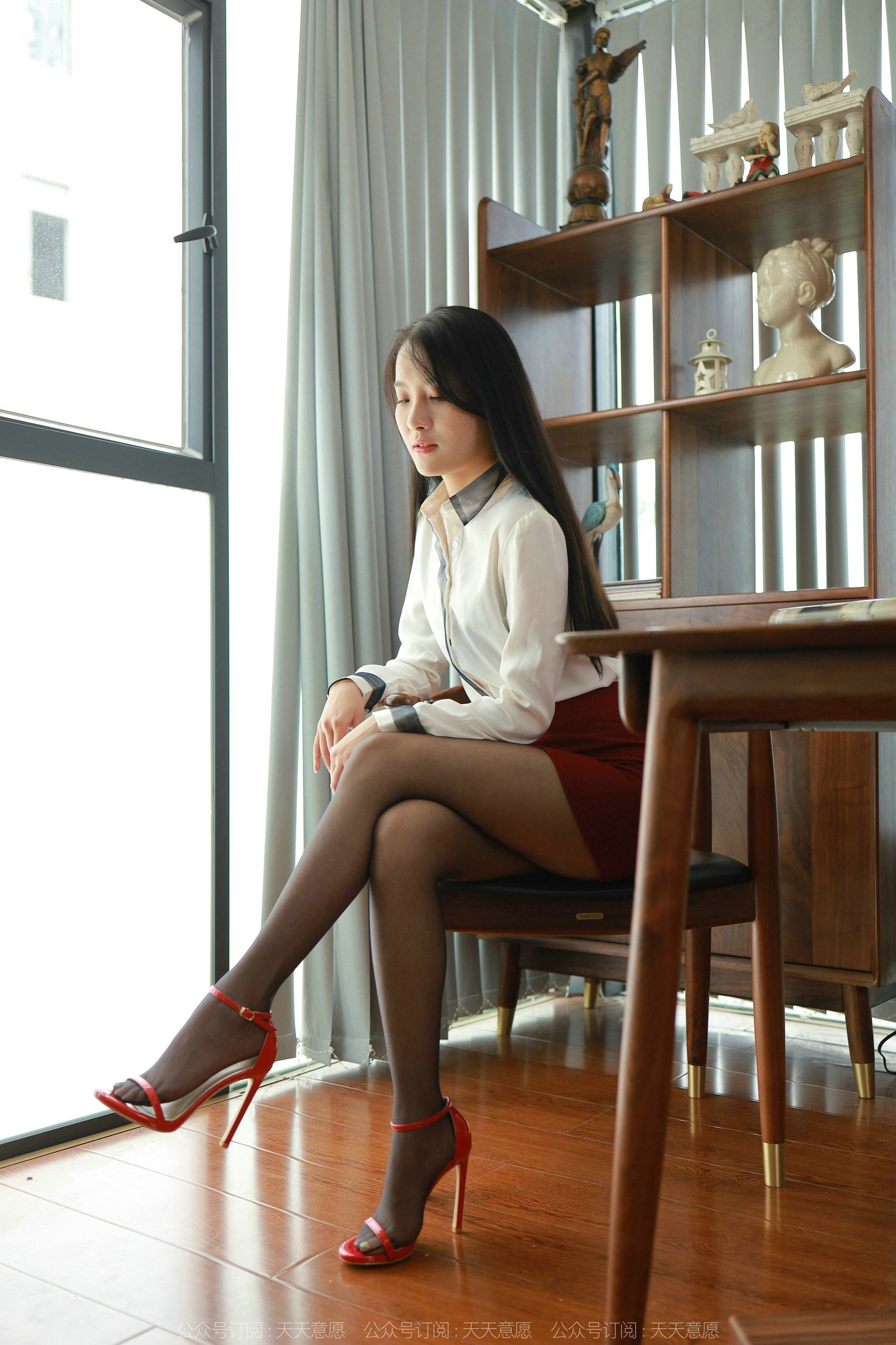 模特 婉萍 《红色凉鞋配黑丝》-图6