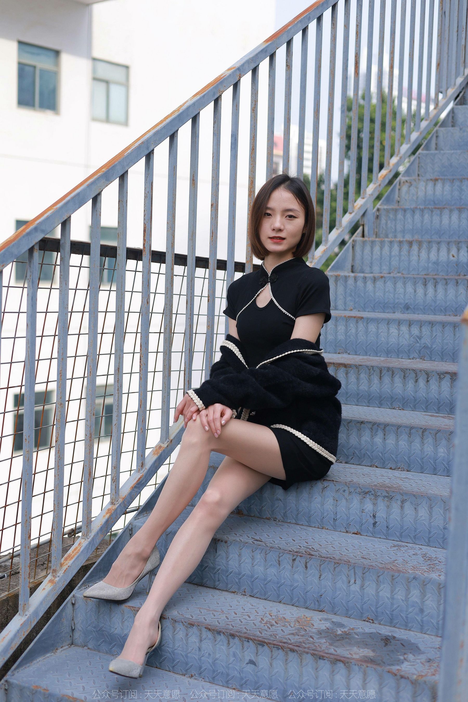 模特 小六 《黑色旗袍肉色丝》-图2