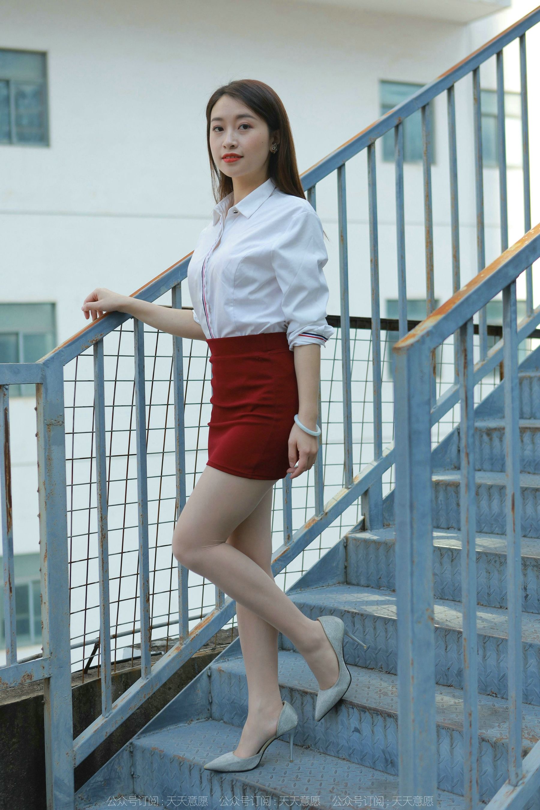 模特 小婕 《性感红色包臀裙》-图0