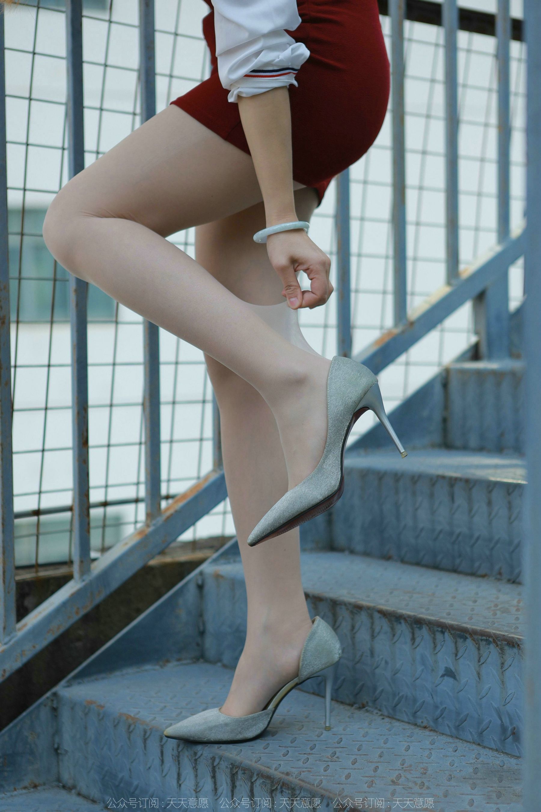 模特 小婕 《性感红色包臀裙》-图1