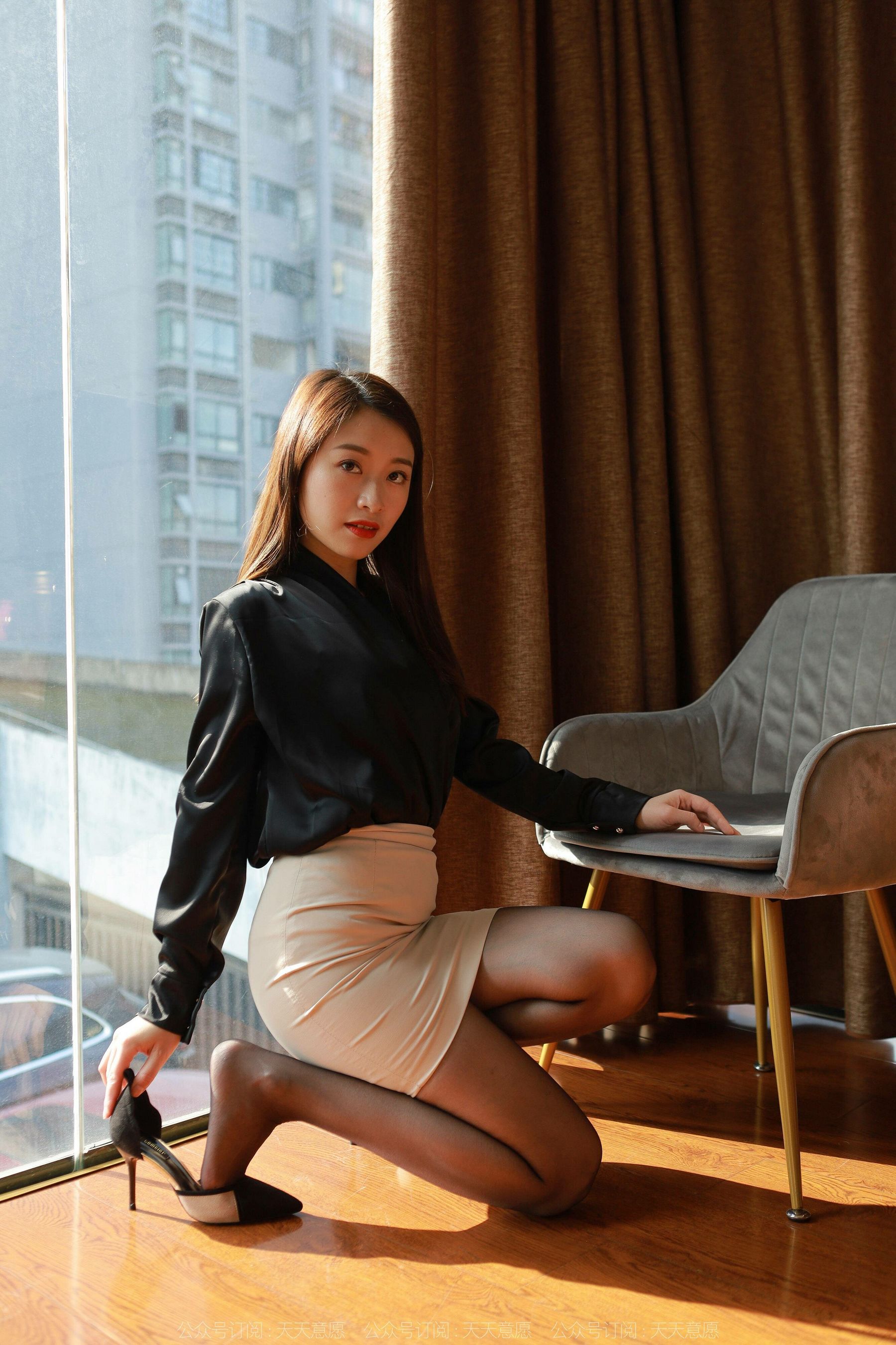 模特 小婕 《黑丝职业装》-图25