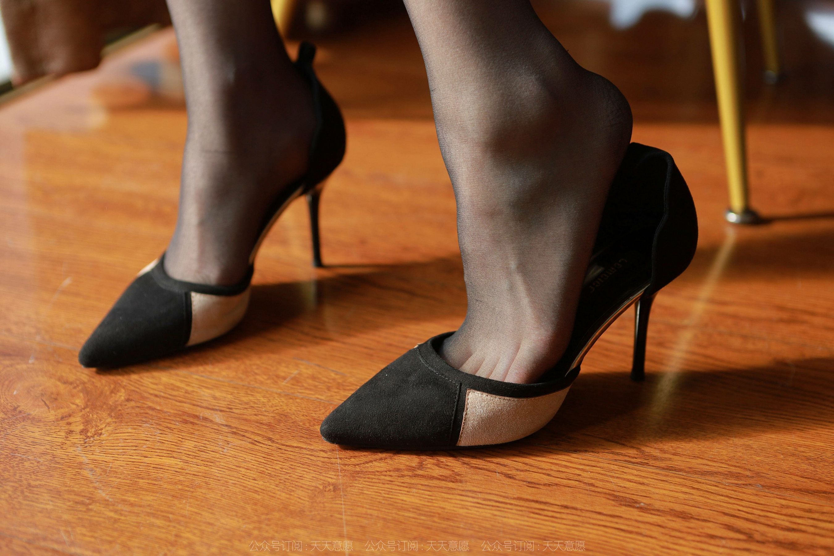 模特 小婕 《黑丝职业装》-图5