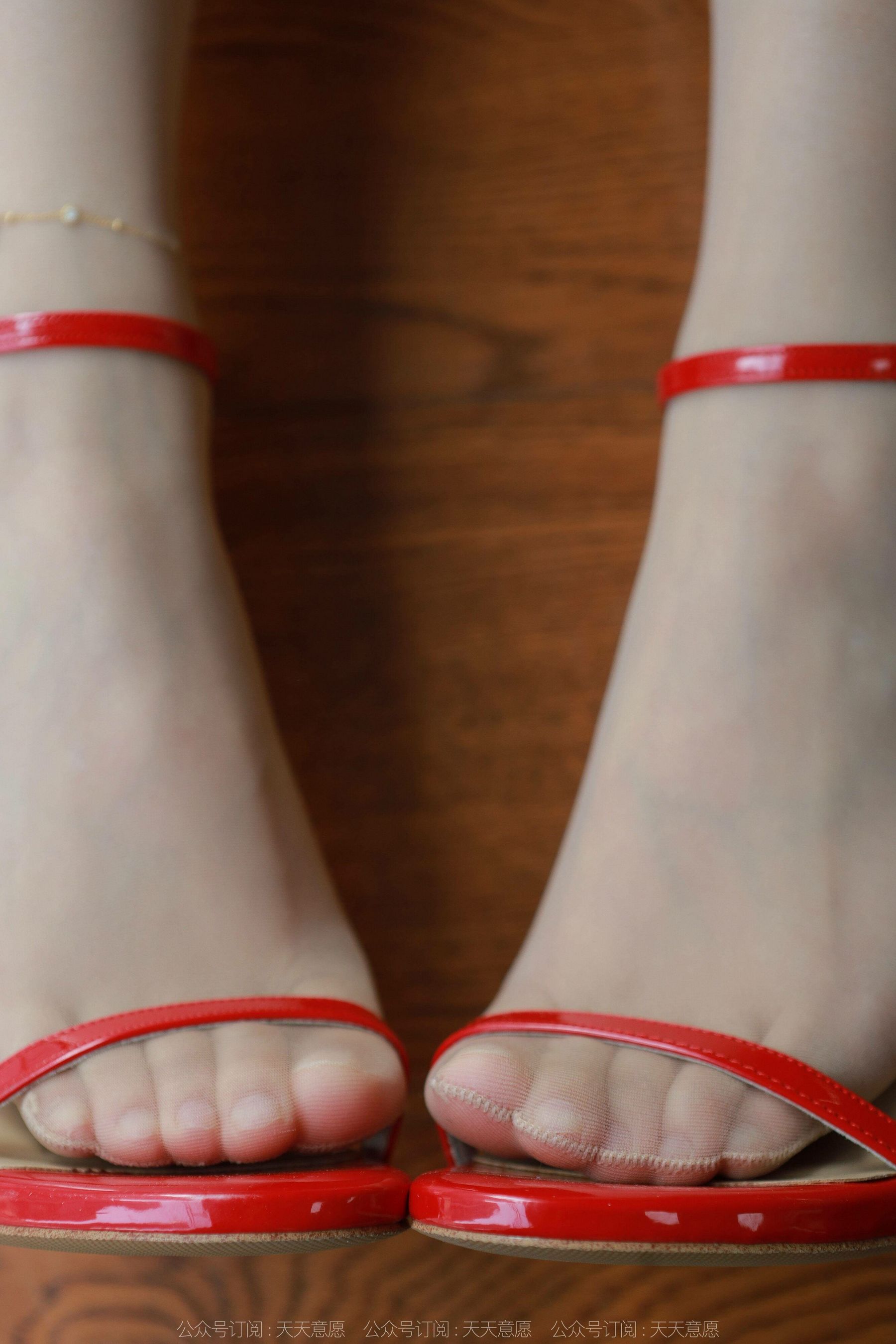 模特 秋秋 《跨年夜性感红裙》-图32