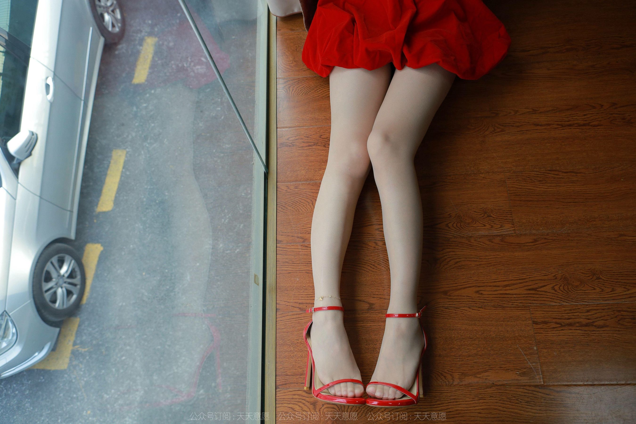 模特 秋秋 《跨年夜性感红裙》-图51