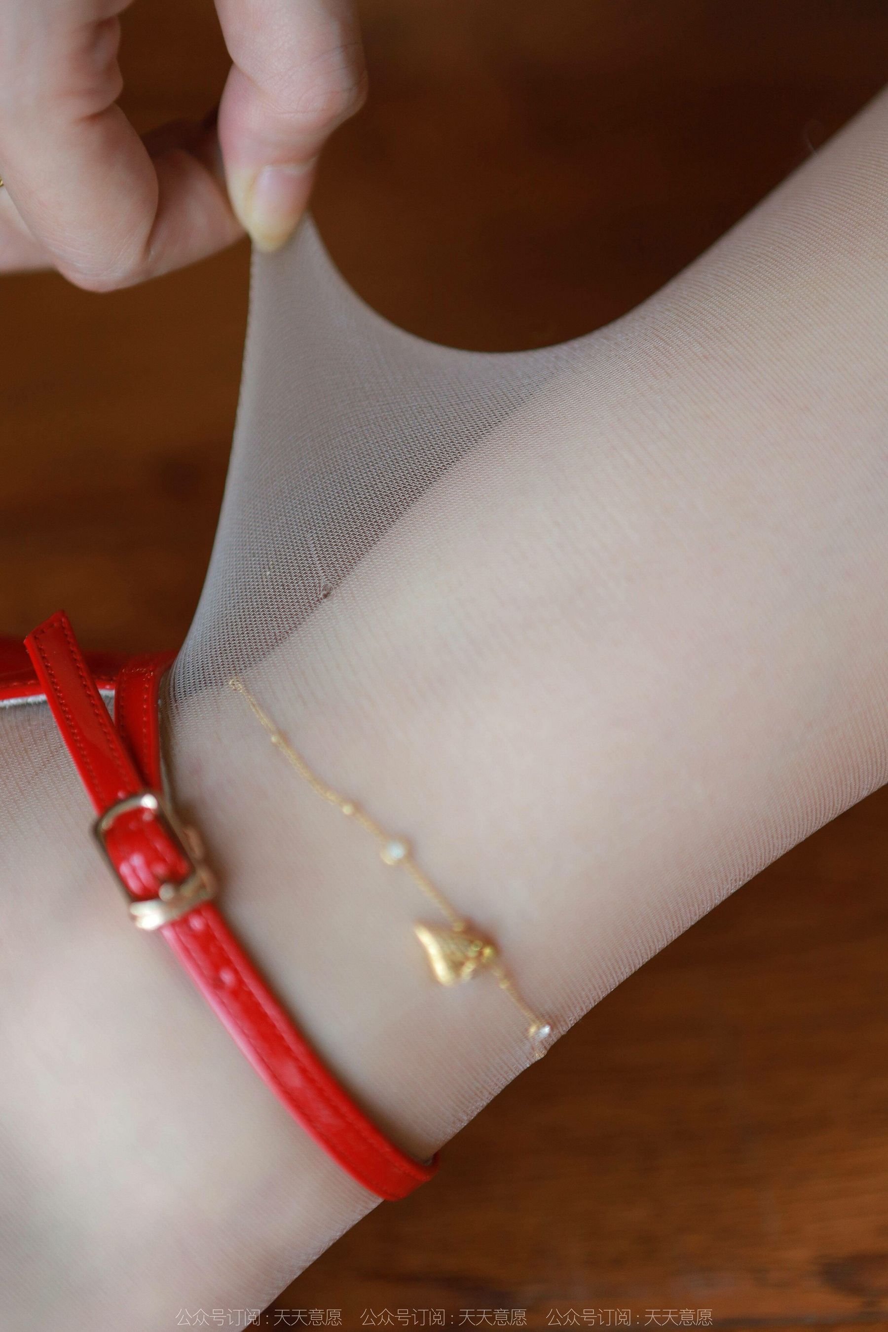 模特 秋秋 《跨年夜性感红裙》-图81