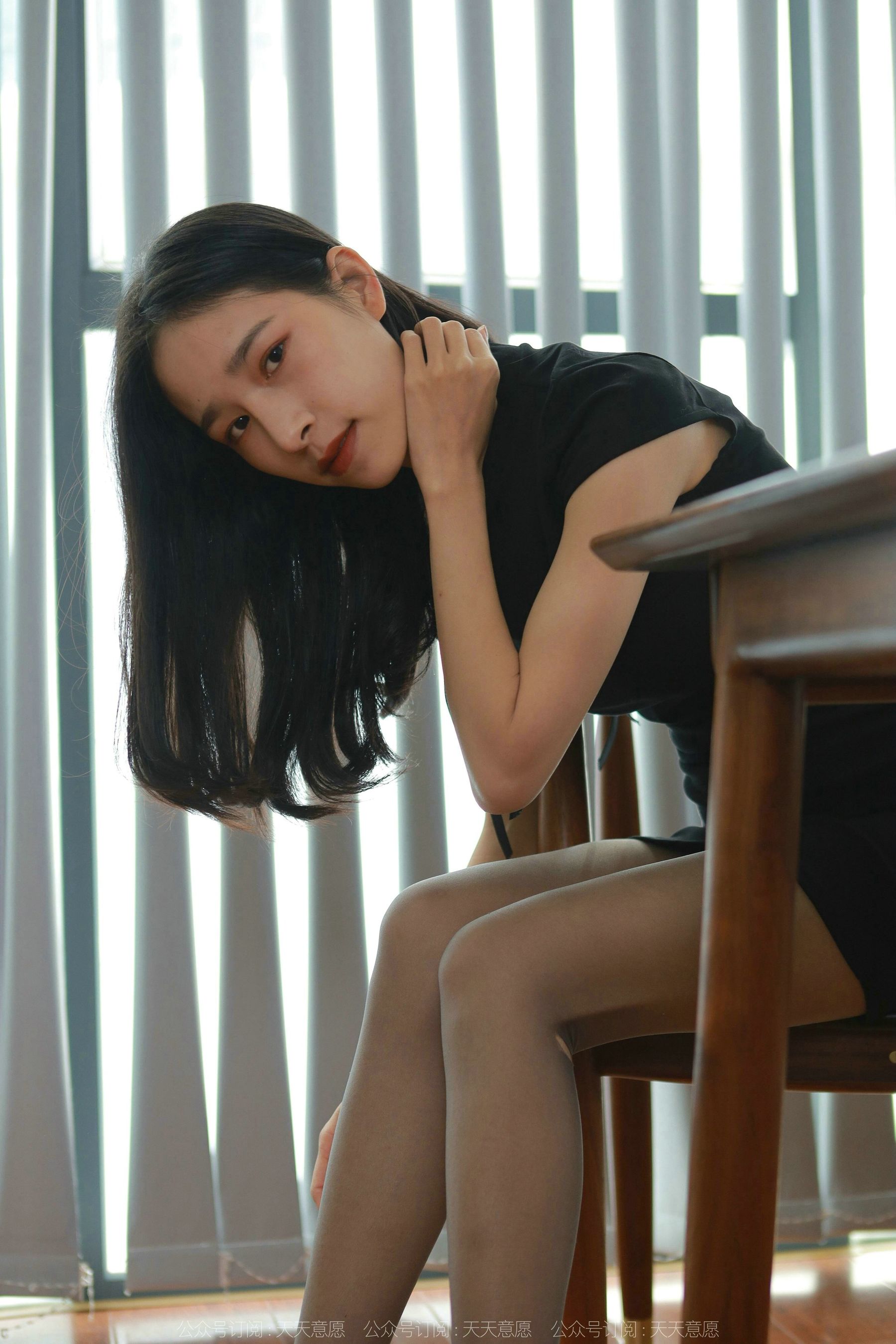 模特 美子 《办公桌下的红色》-图17