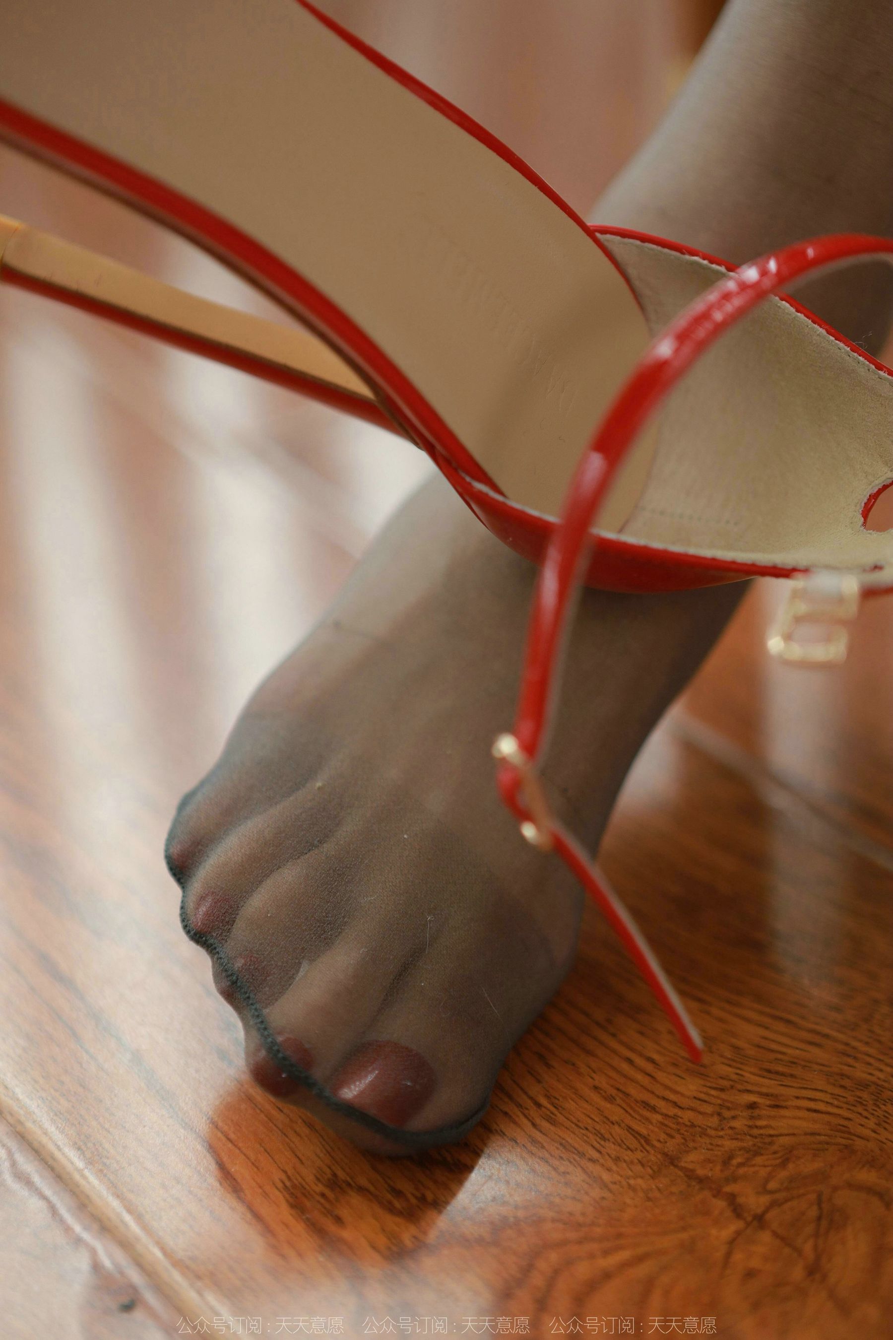 模特 美子 《办公桌下的红色》-图73