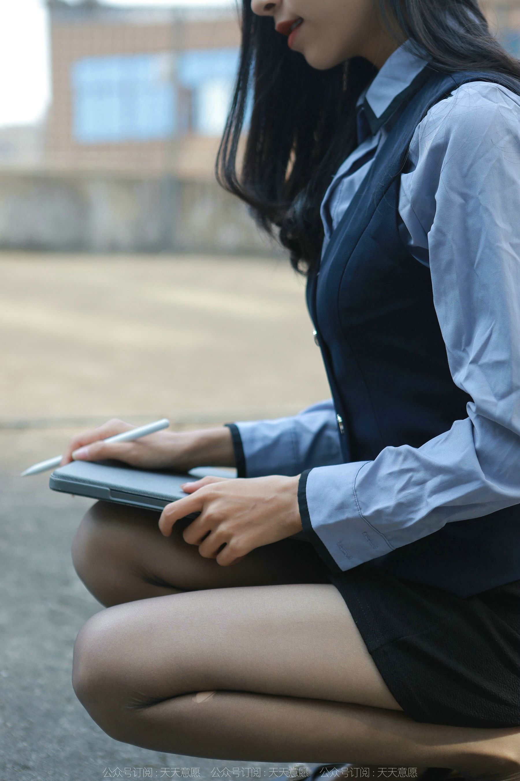 模特 美子 《职业包臀裙黑丝》-图2