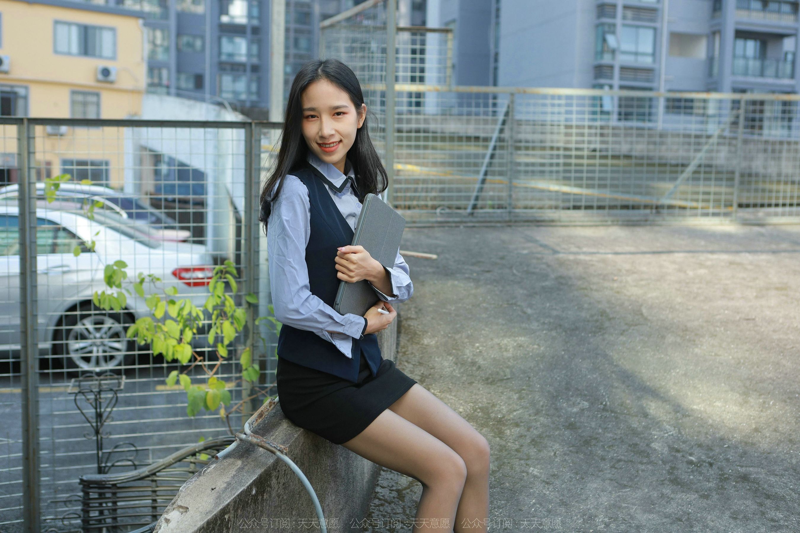 模特 美子 《职业包臀裙黑丝》-图5