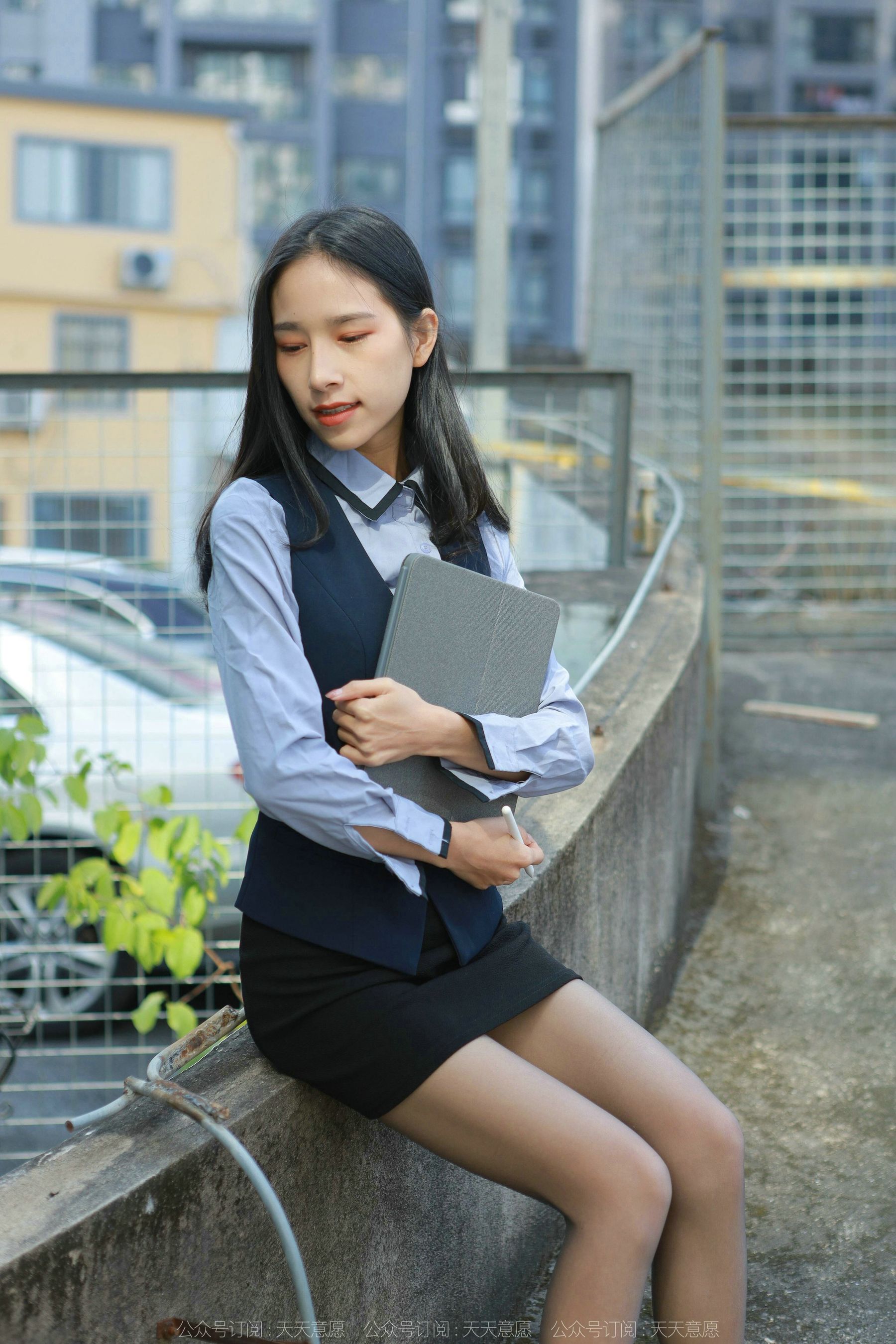 模特 美子 《职业包臀裙黑丝》-图6