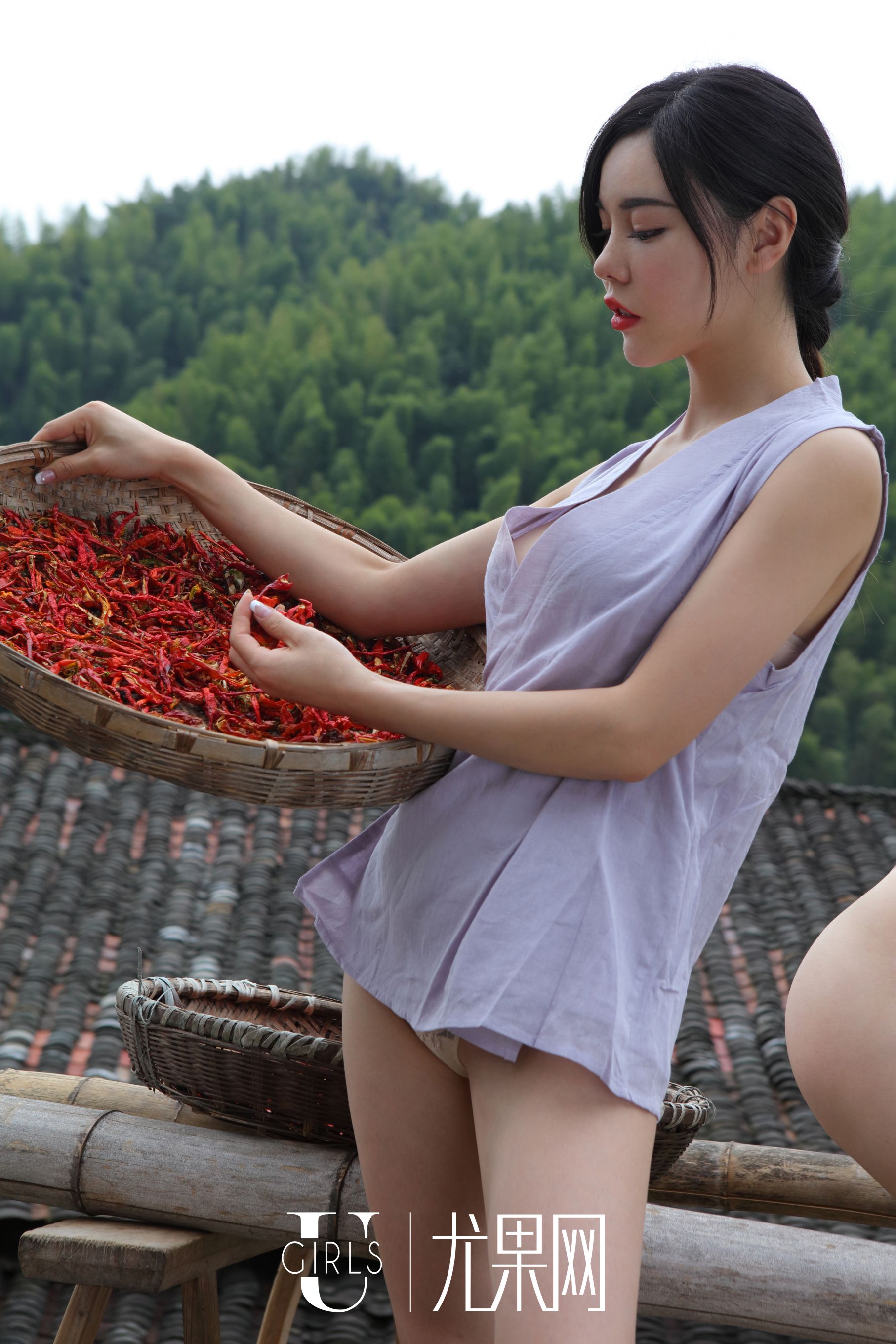 沈佳熹/颜爱泽/于思琪《合家欢》  T020-图1