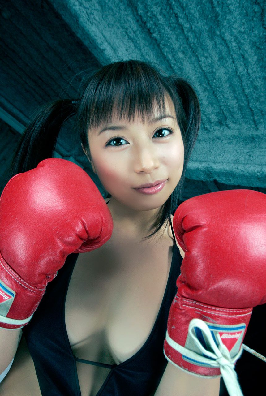 愛川ゆず季+佐野夏芽《Bomber Fight!》-图2