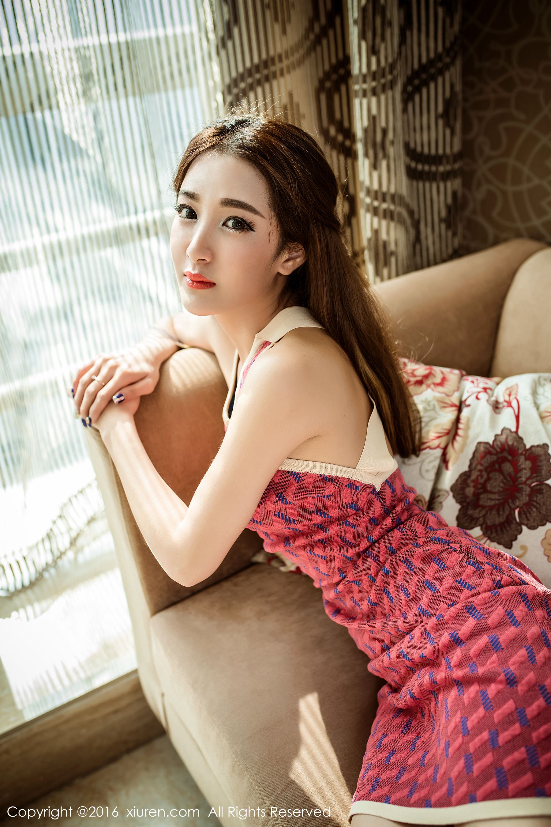 Sugar梁莹《短裙、透纱背心、黑丝》  No.569-图3