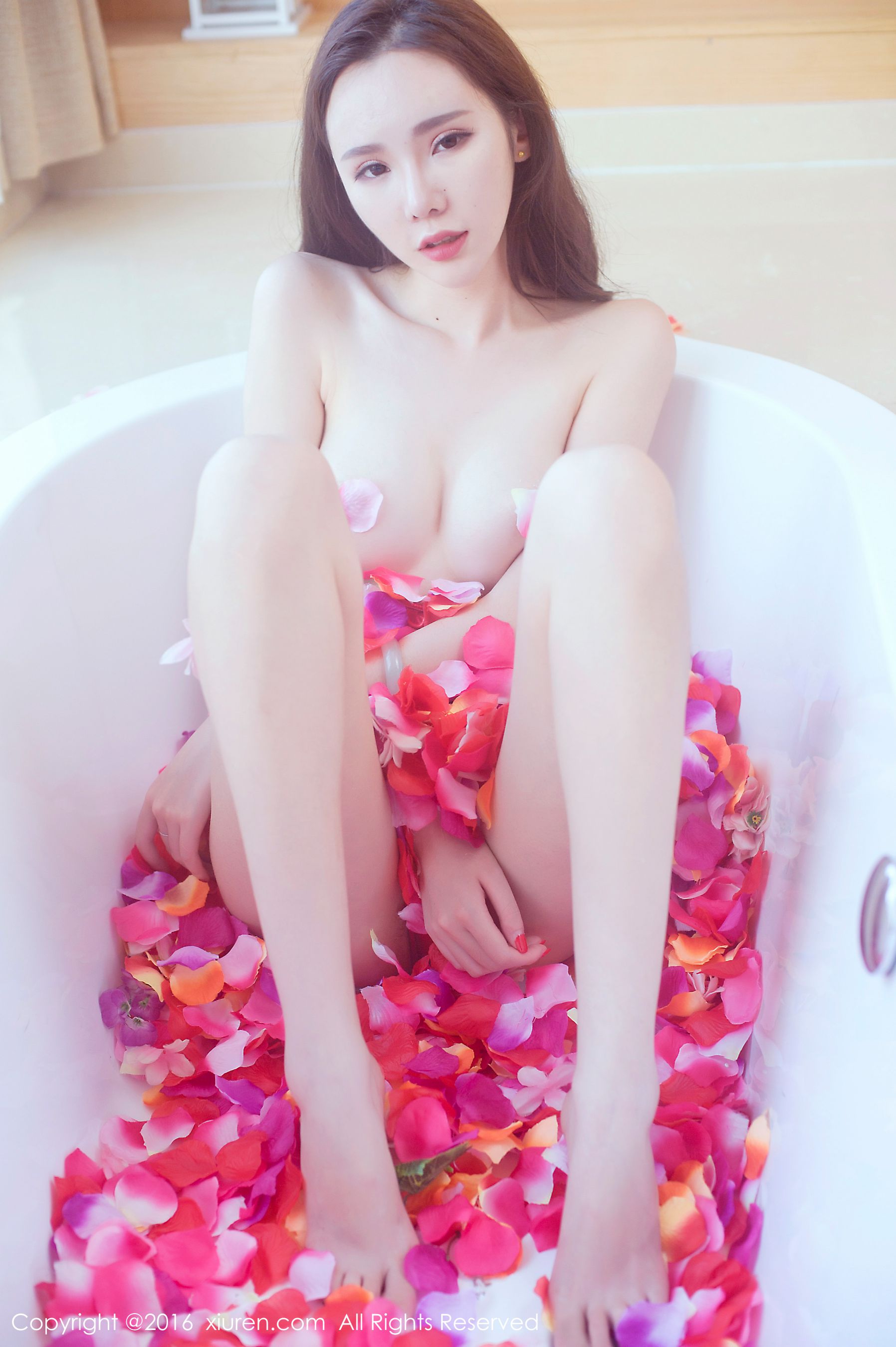 萌琪琪Irene《浴缸花瓣半裸诱惑、高叉猩红色连体比基尼》  No.625-图50