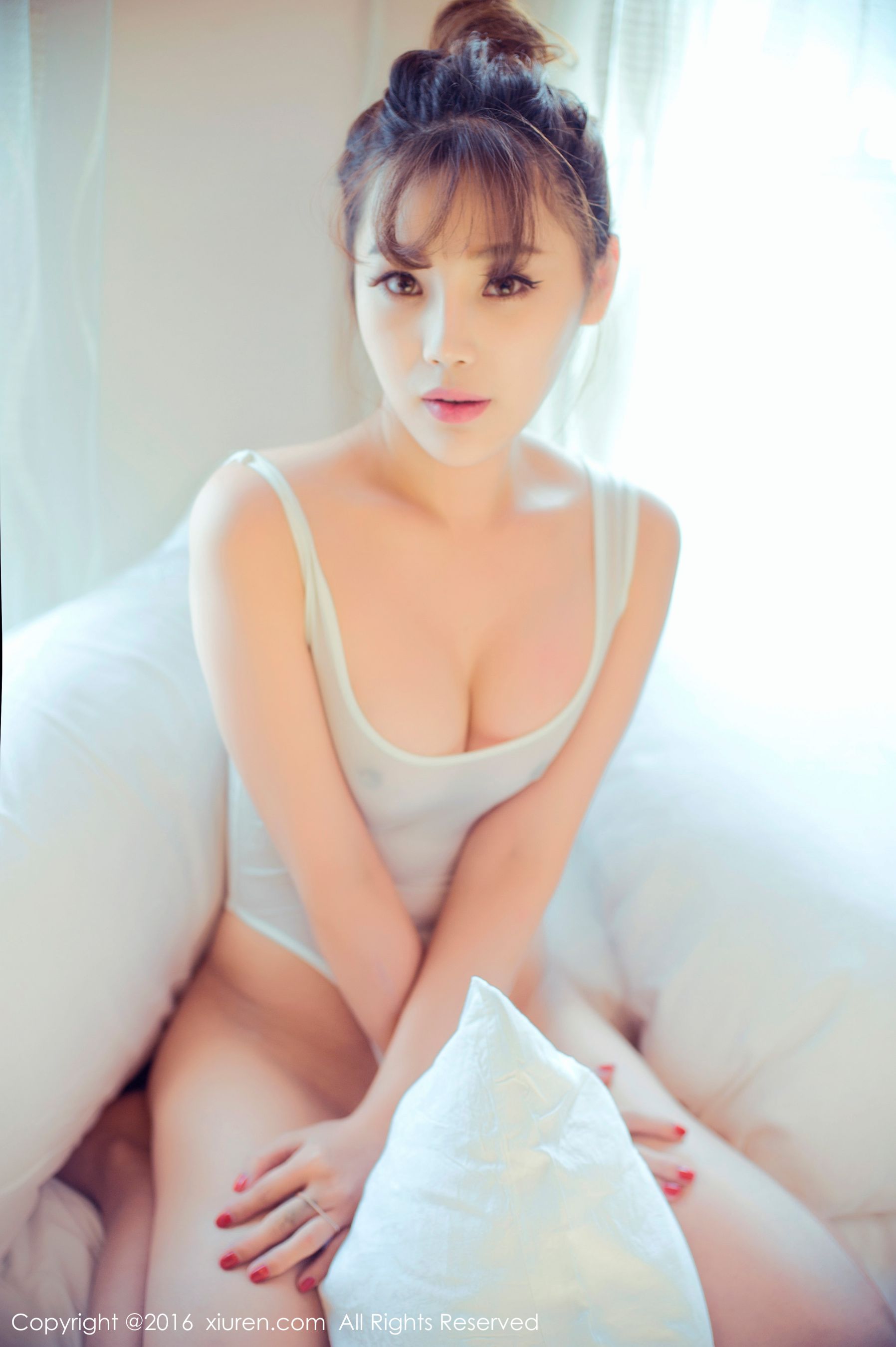 周予然《高叉泳衣、爆乳内衣、高跟美腿、白色超短工字背心装》  No.633-图43