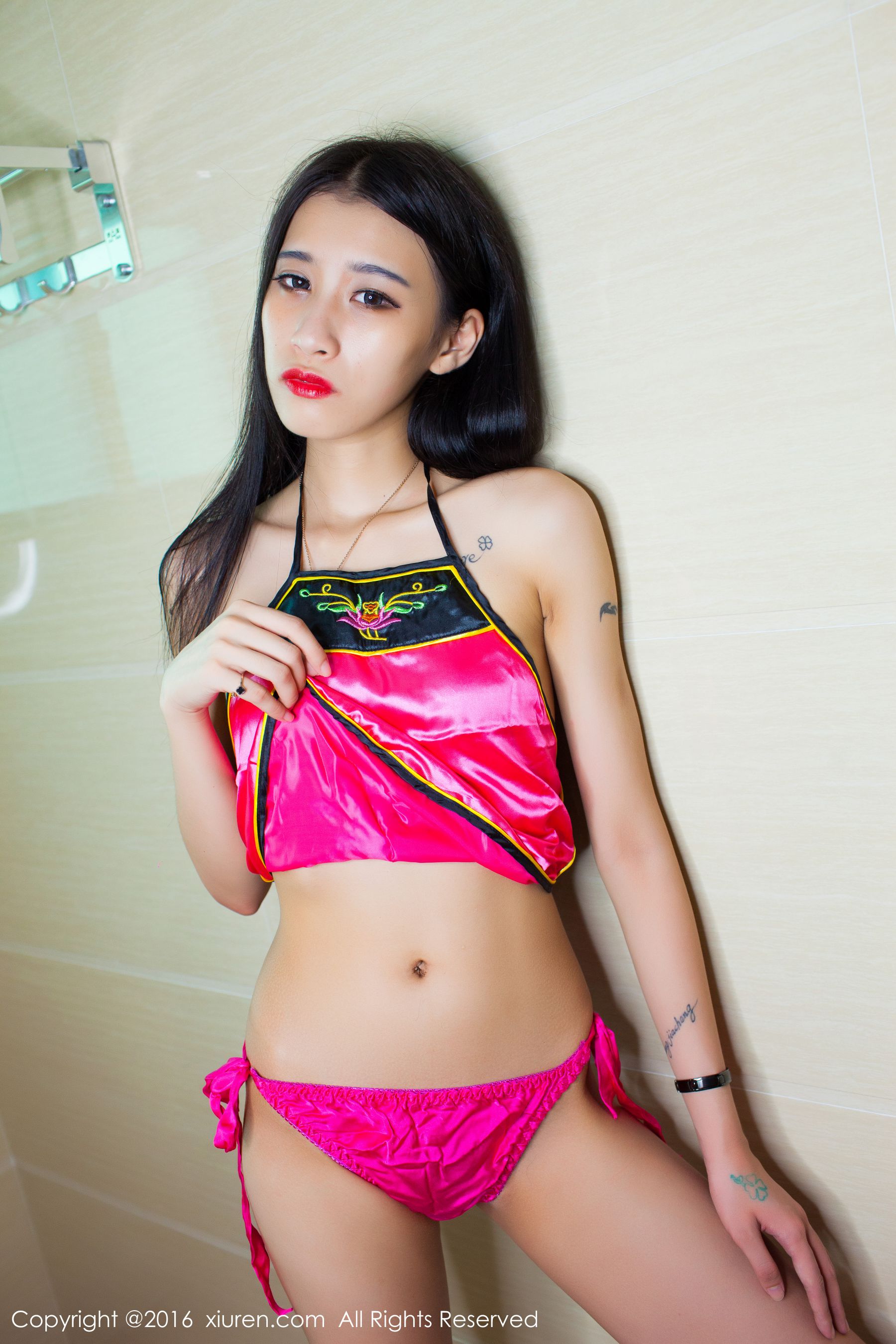 黄炜婷Tina《空姐制服、性感肚兜，清纯学生装与诱惑捆绑系列》  No.637-图27