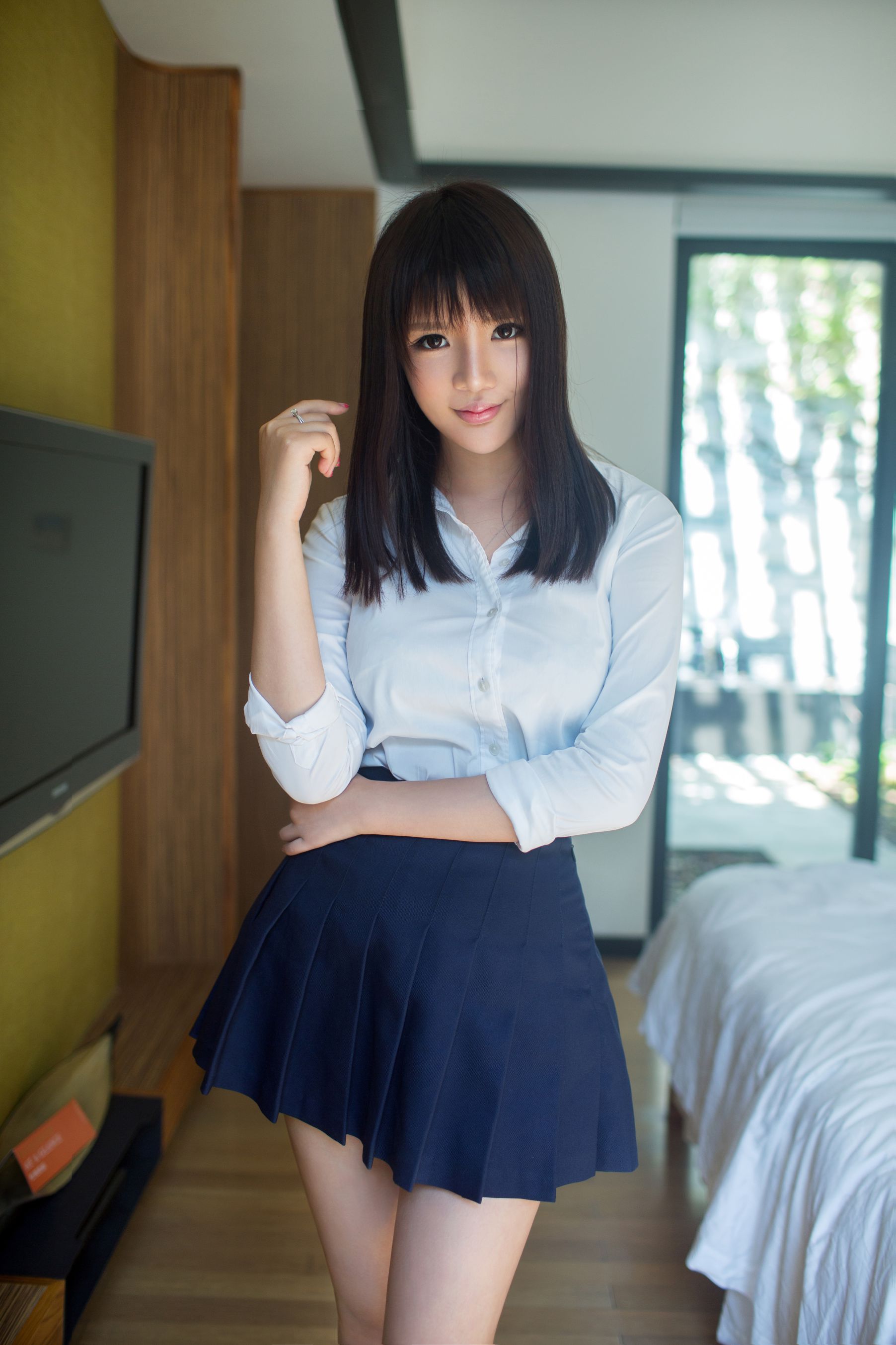 王依萌《萌颜巨乳、高大白美》  No.063-图0
