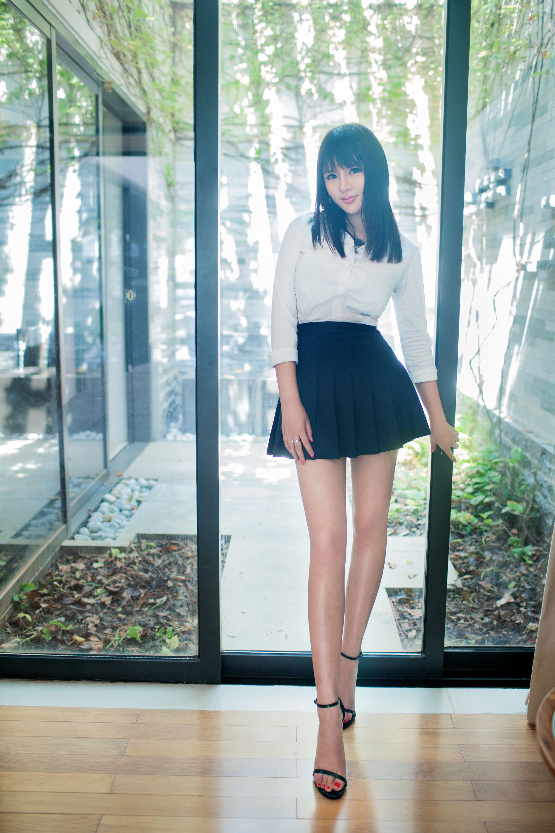 王依萌《萌颜巨乳、高大白美》  No.063-图2