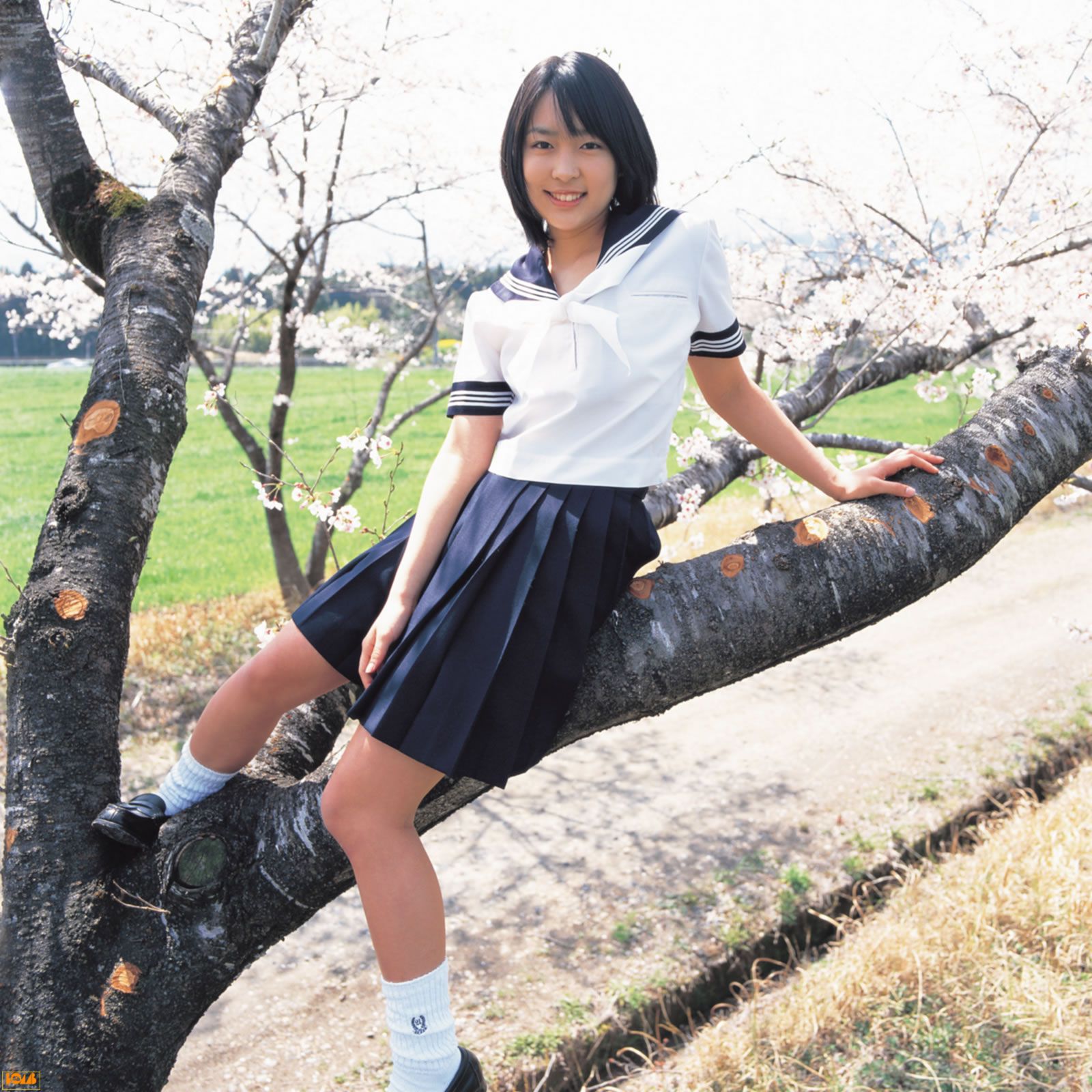 黒川芽以《Nina – Special Wallpaper》   2004年12月刊-图26