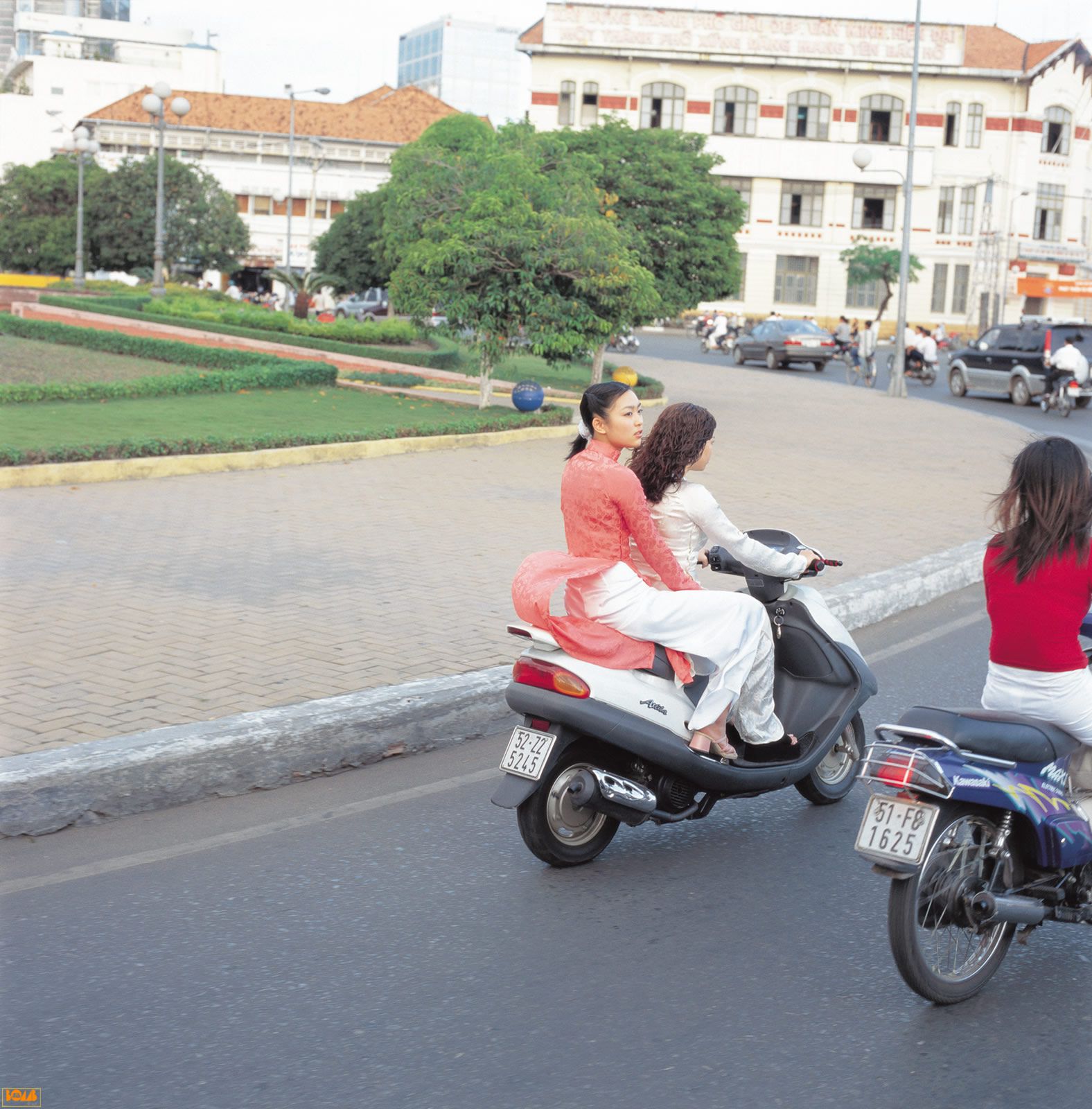 黒川芽以《Nina – Special Wallpaper》   2004年12月刊-图69