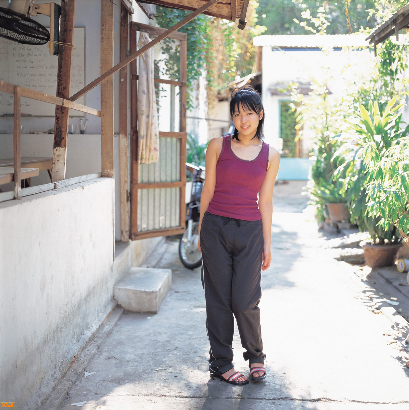 黒川芽以《Nina – Special Wallpaper》   2004年12月刊-图78