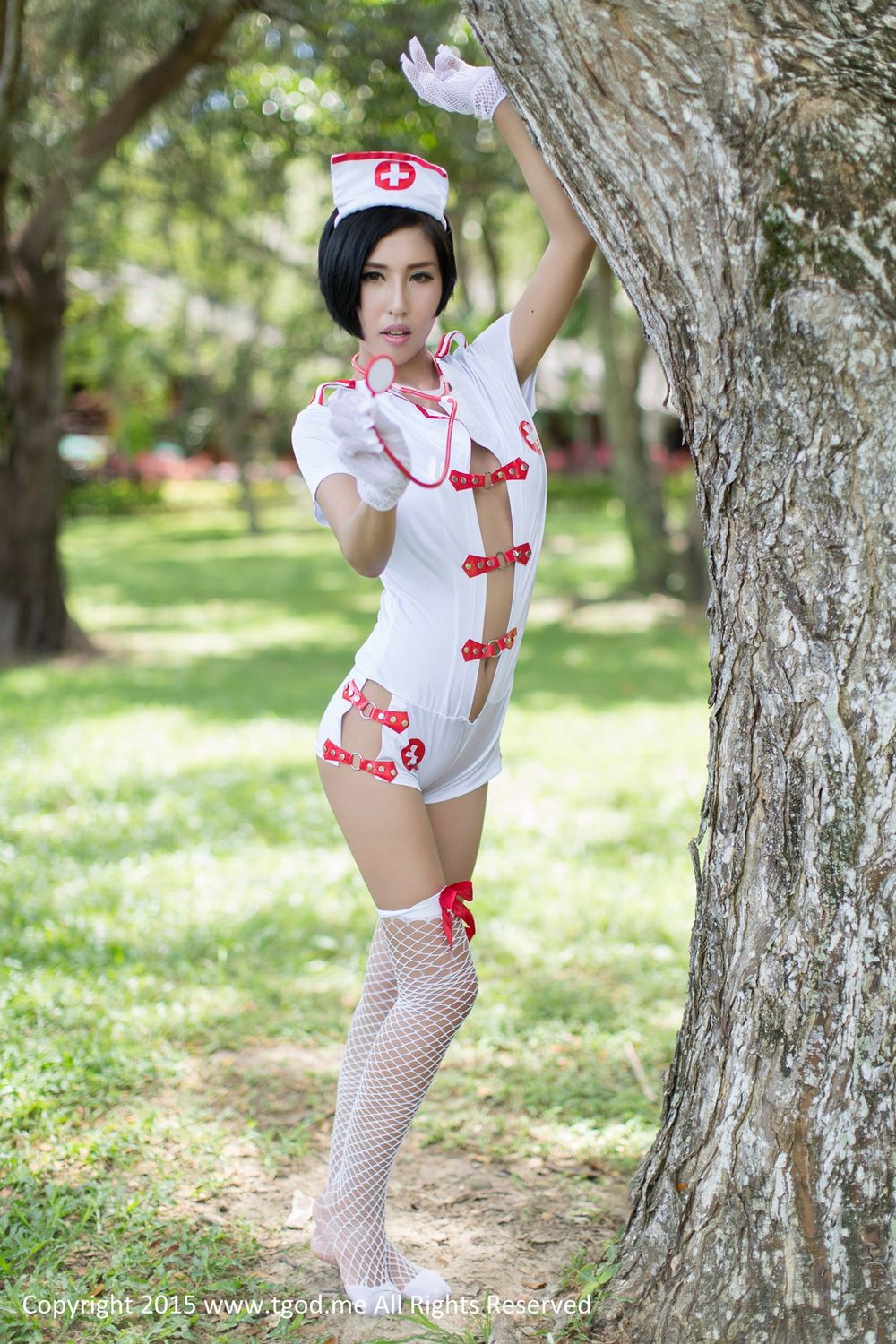 魅惑女神娜依灵儿《这位护士有点冷》  写真集-图31