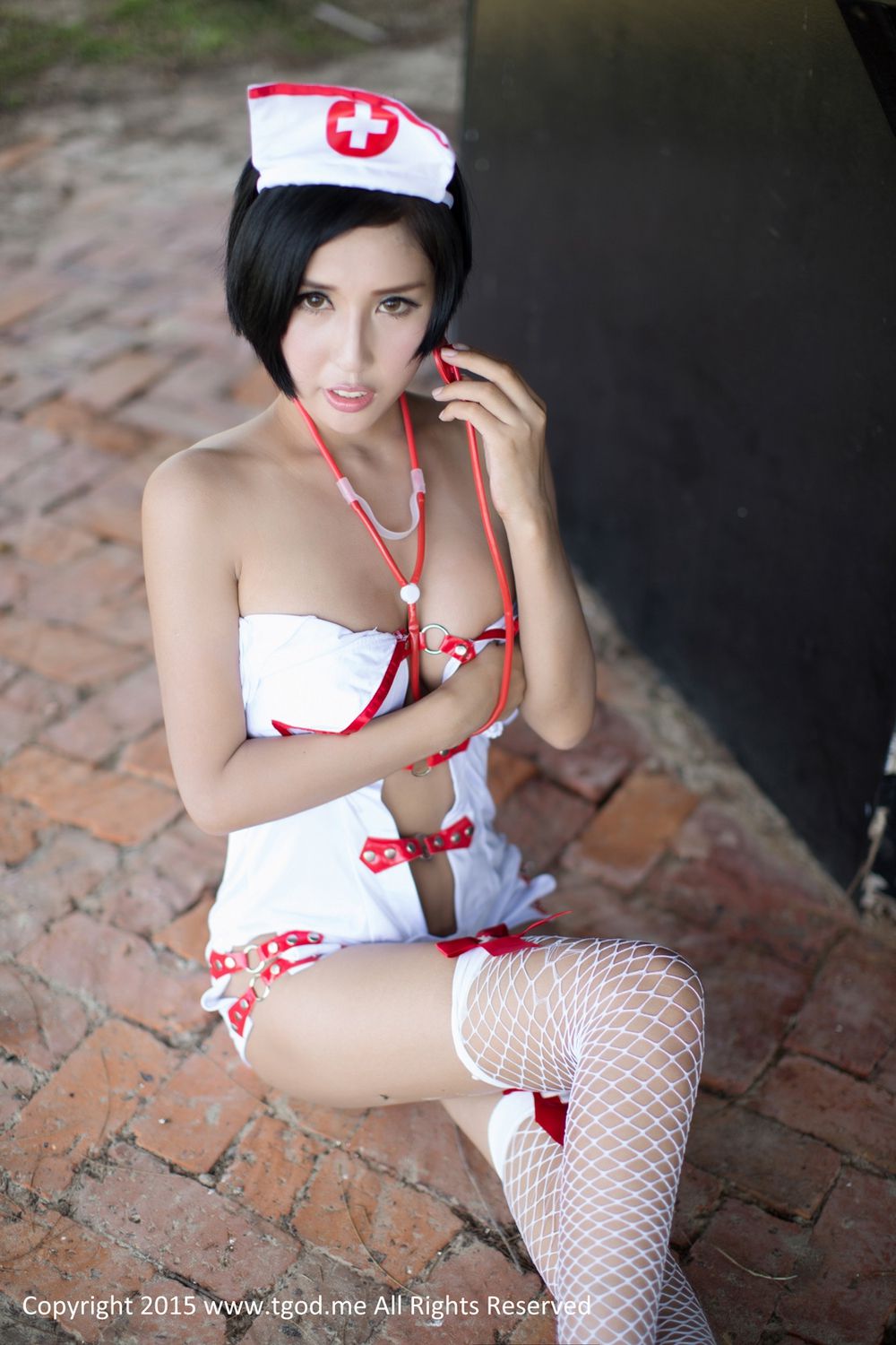 魅惑女神娜依灵儿《这位护士有点冷》  写真集-图41