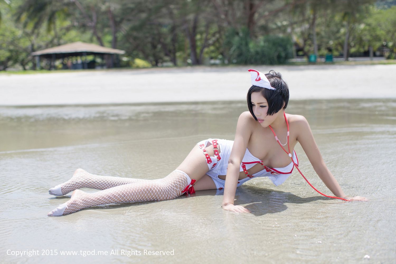 魅惑女神娜依灵儿《这位护士有点冷》  写真集-图46