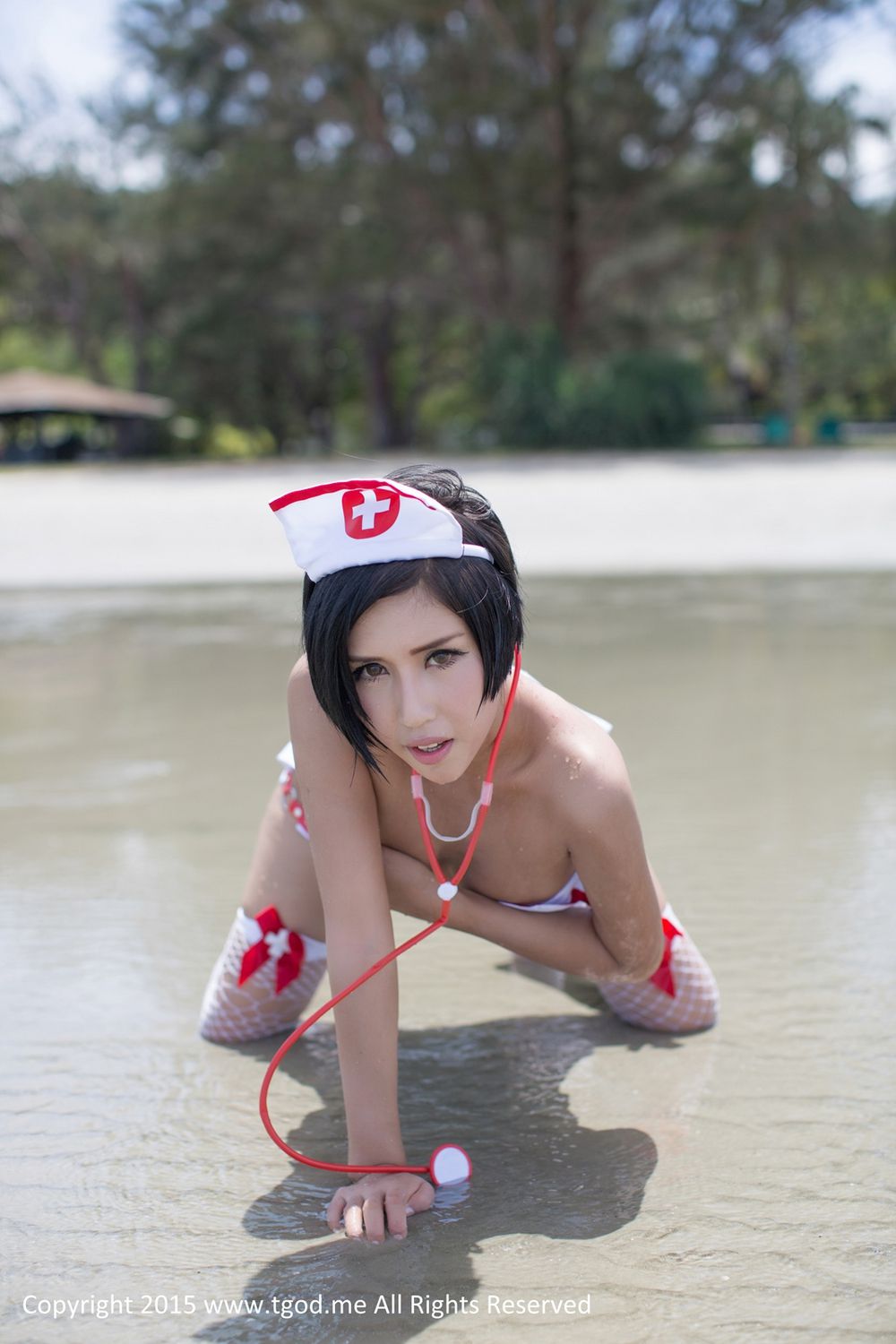 魅惑女神娜依灵儿《这位护士有点冷》  写真集-图47