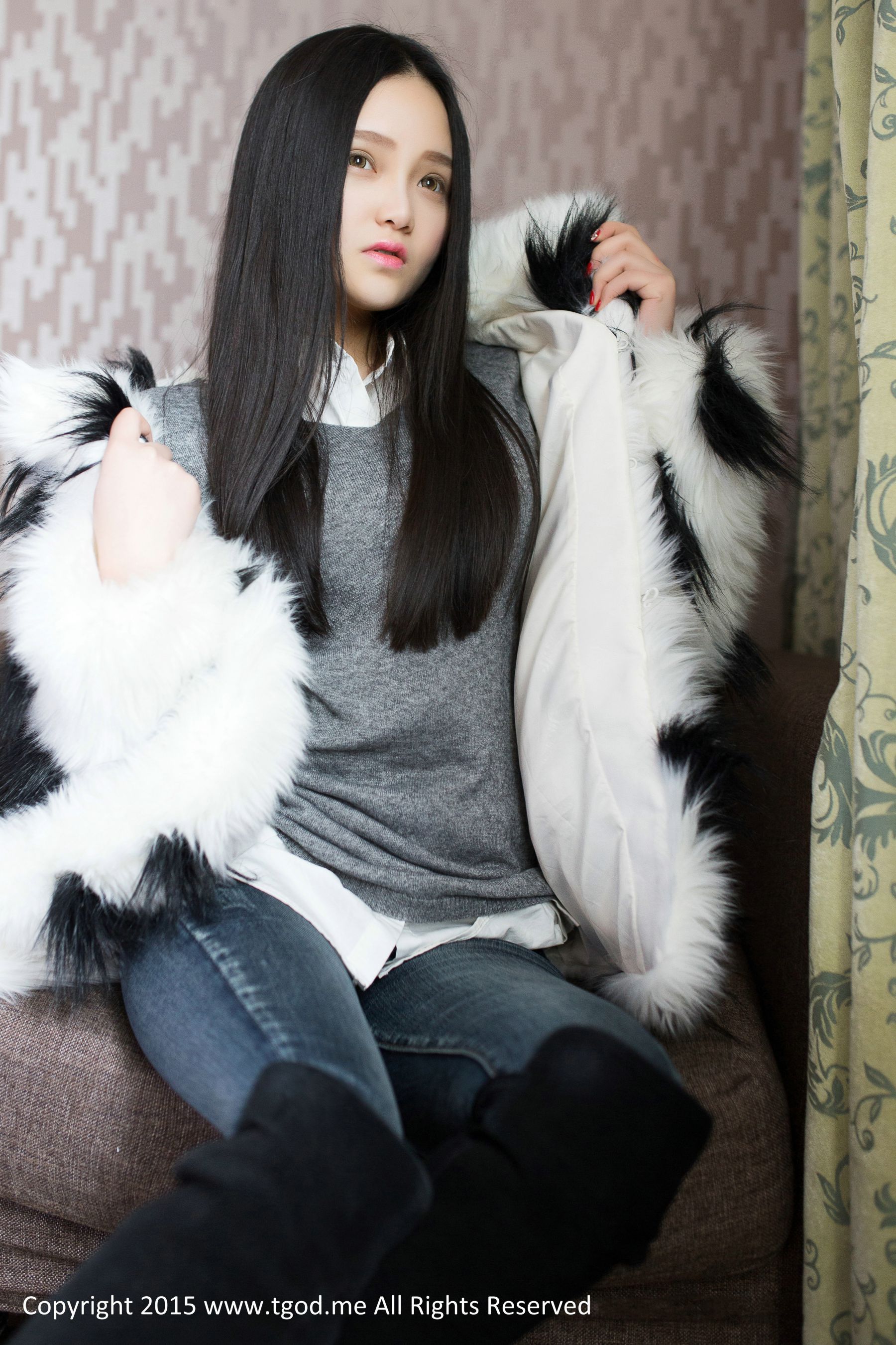 可爱女神佩佩Cassie 《皮草VS白衬衣》   写真集-图1