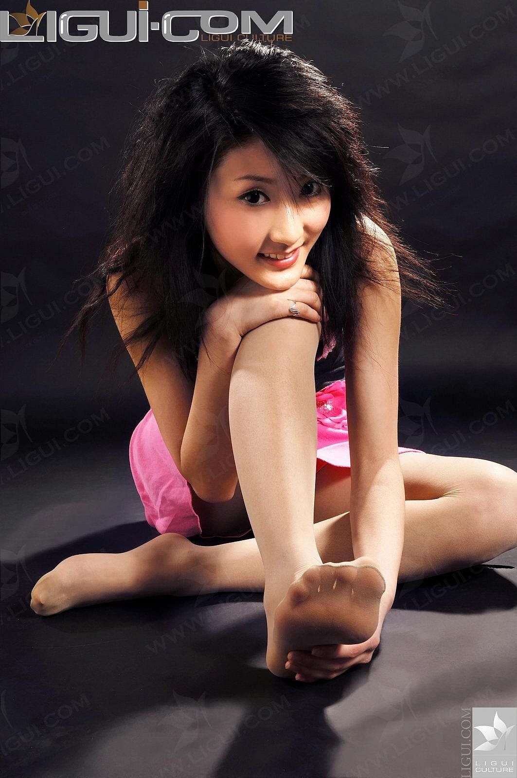 Model 陈佳崎《拜倒粉红榴裙》 丝足写真图片-图22