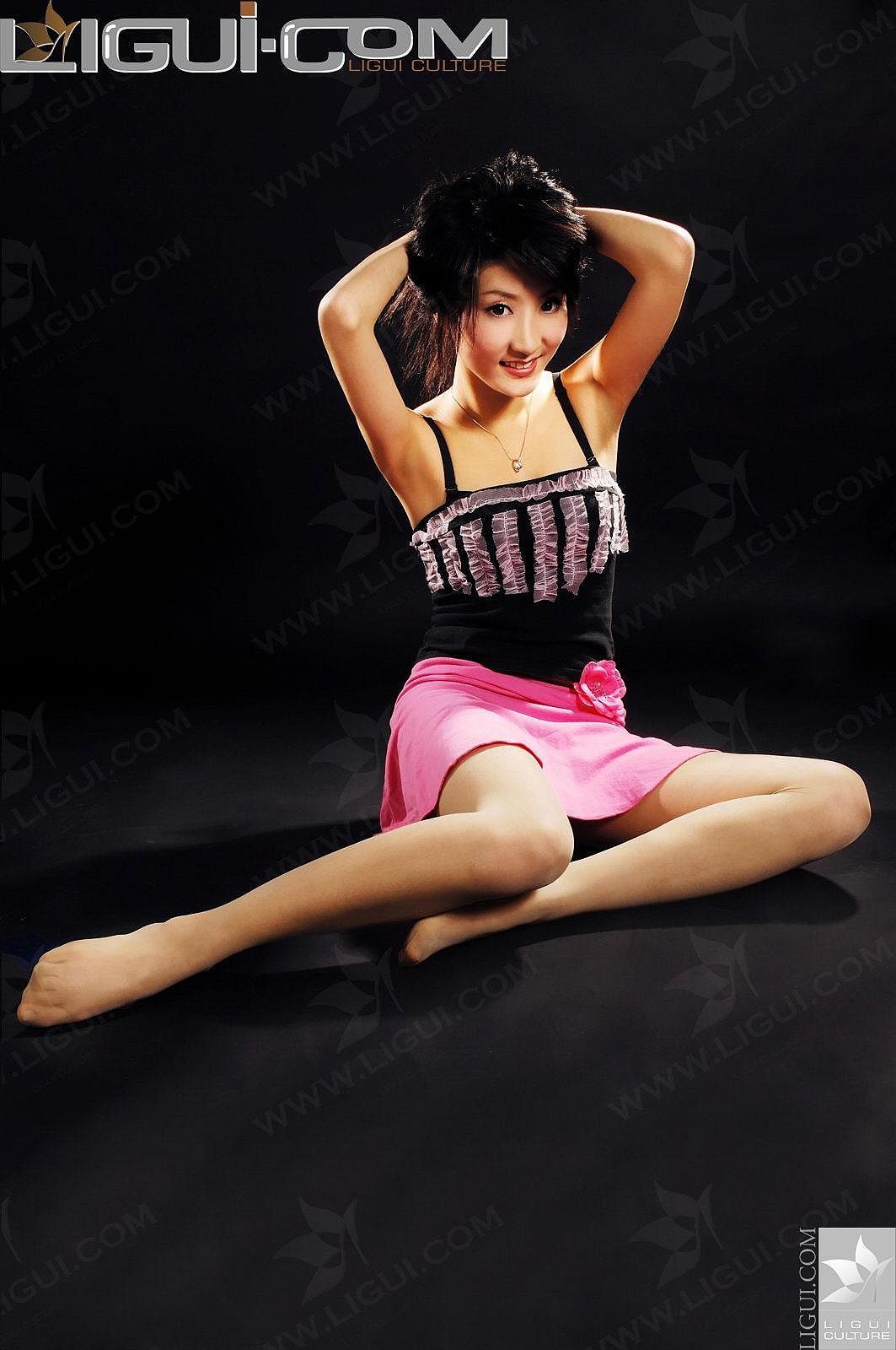 Model 陈佳崎《拜倒粉红榴裙》 丝足写真图片-图23
