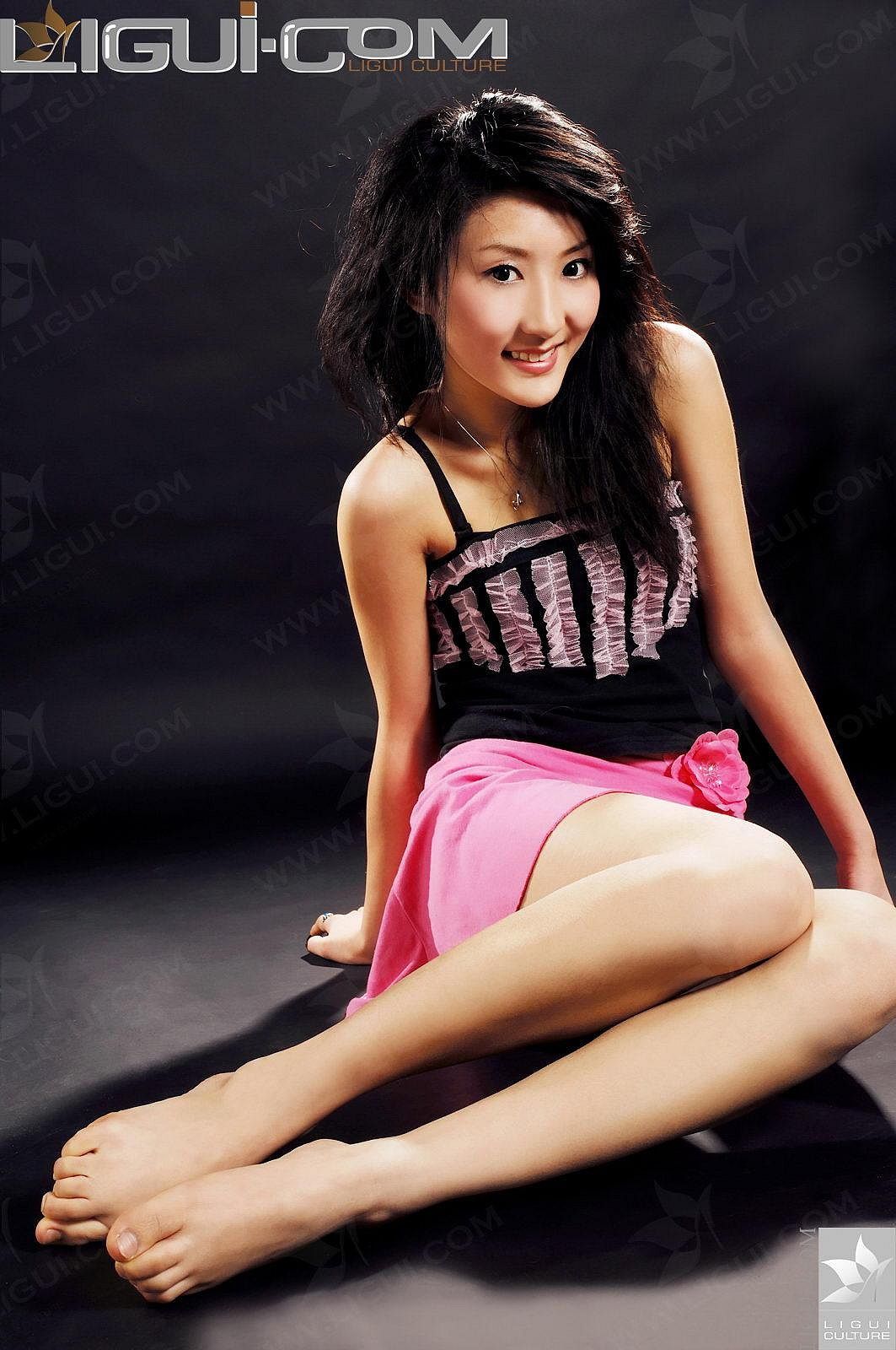 Model 陈佳崎《拜倒粉红榴裙》 丝足写真图片-图26