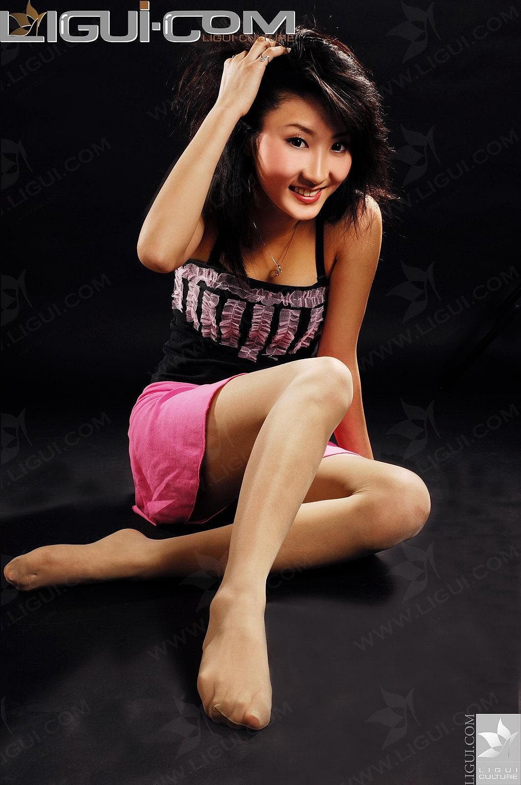 Model 陈佳崎《拜倒粉红榴裙》 丝足写真图片-图34
