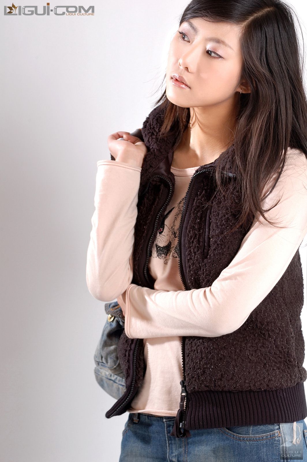 Model 张迪《牛仔短裙玩飘逸》  美腿玉足写真图片-图15
