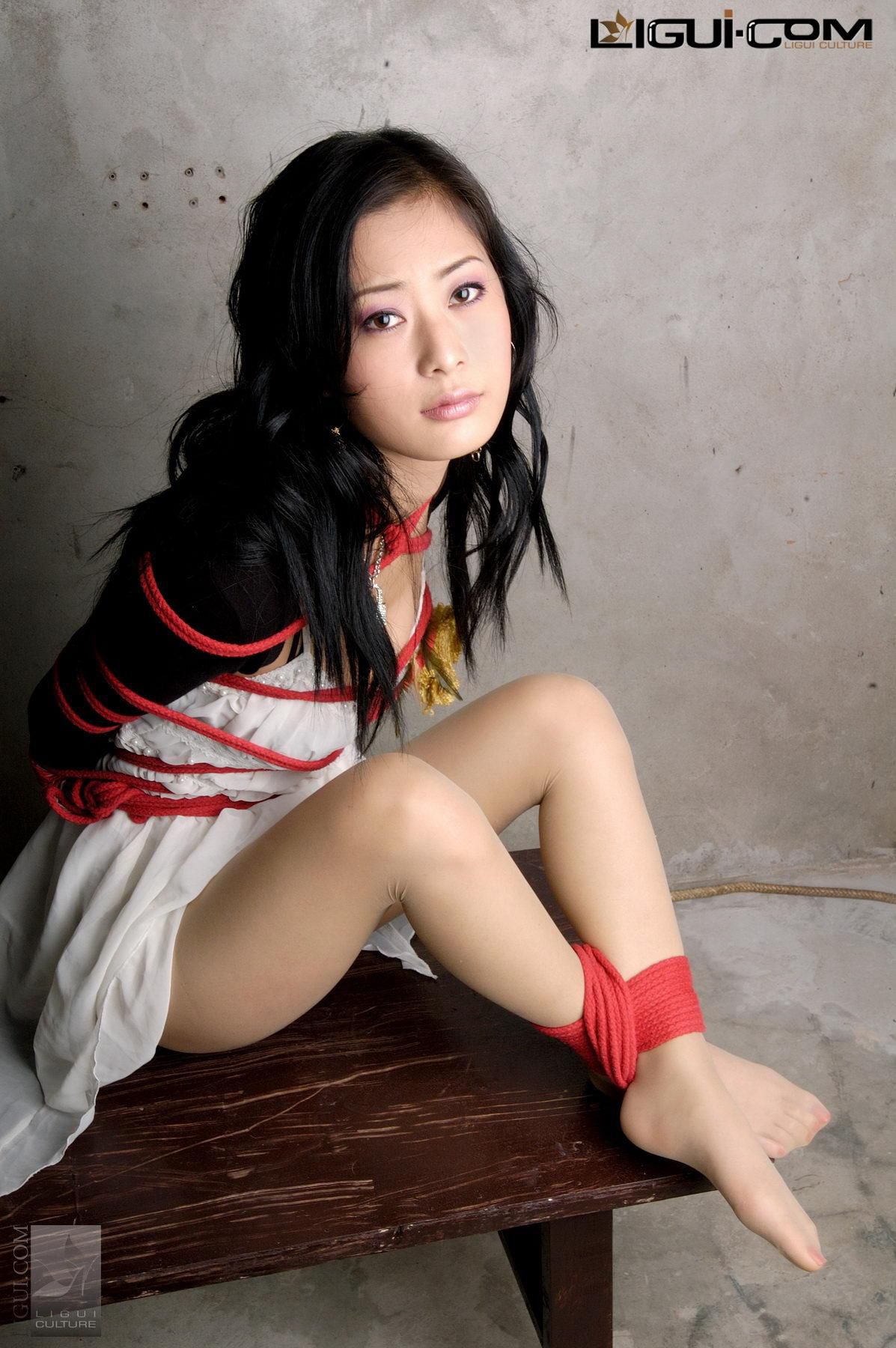 Model Saya《红绳捆绑》美腿玉足写真图片-图1