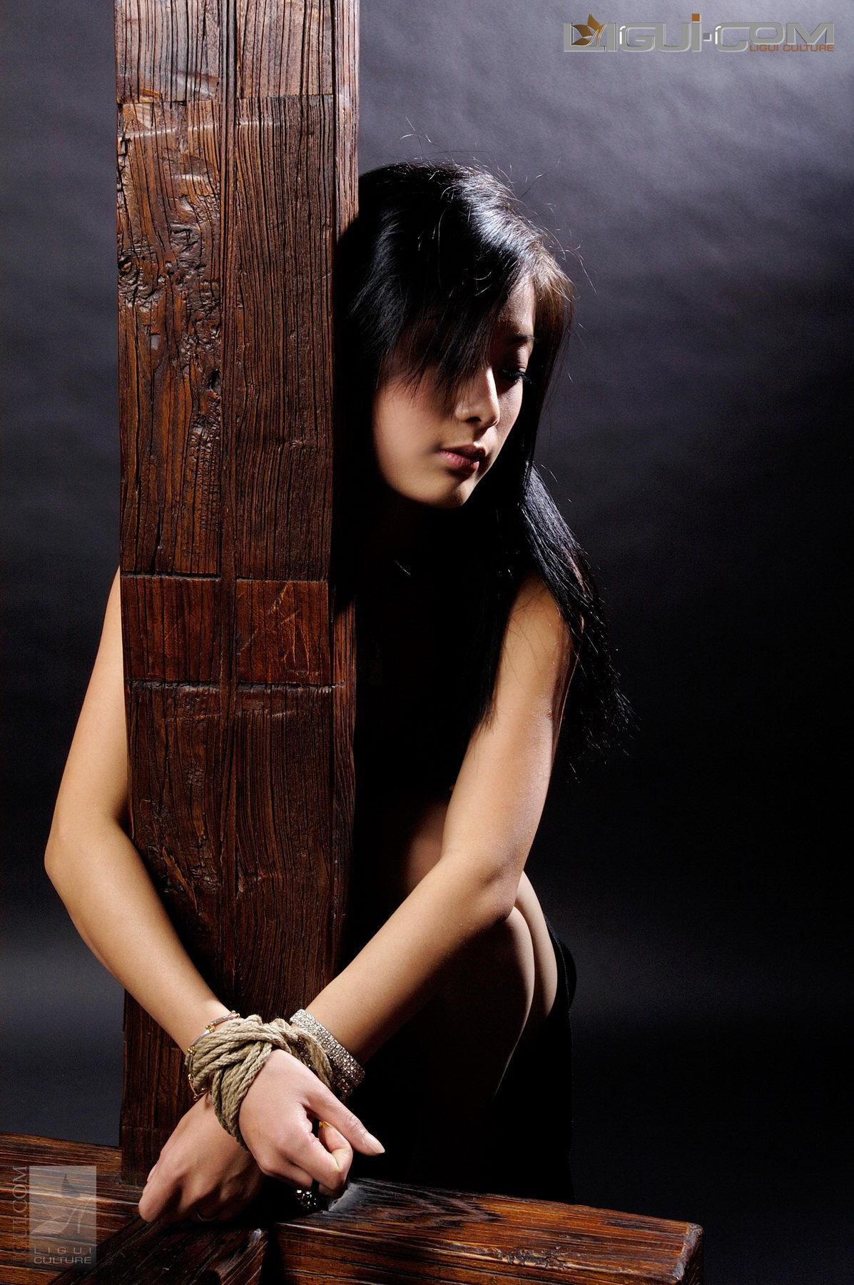 Model Saya《十字架的绳艺捆绑》 丝足写真图片-图0