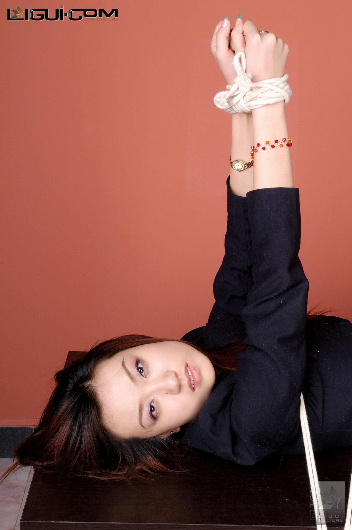 Model 小惠《办公室捆绑》美腿玉足写真图片-图11