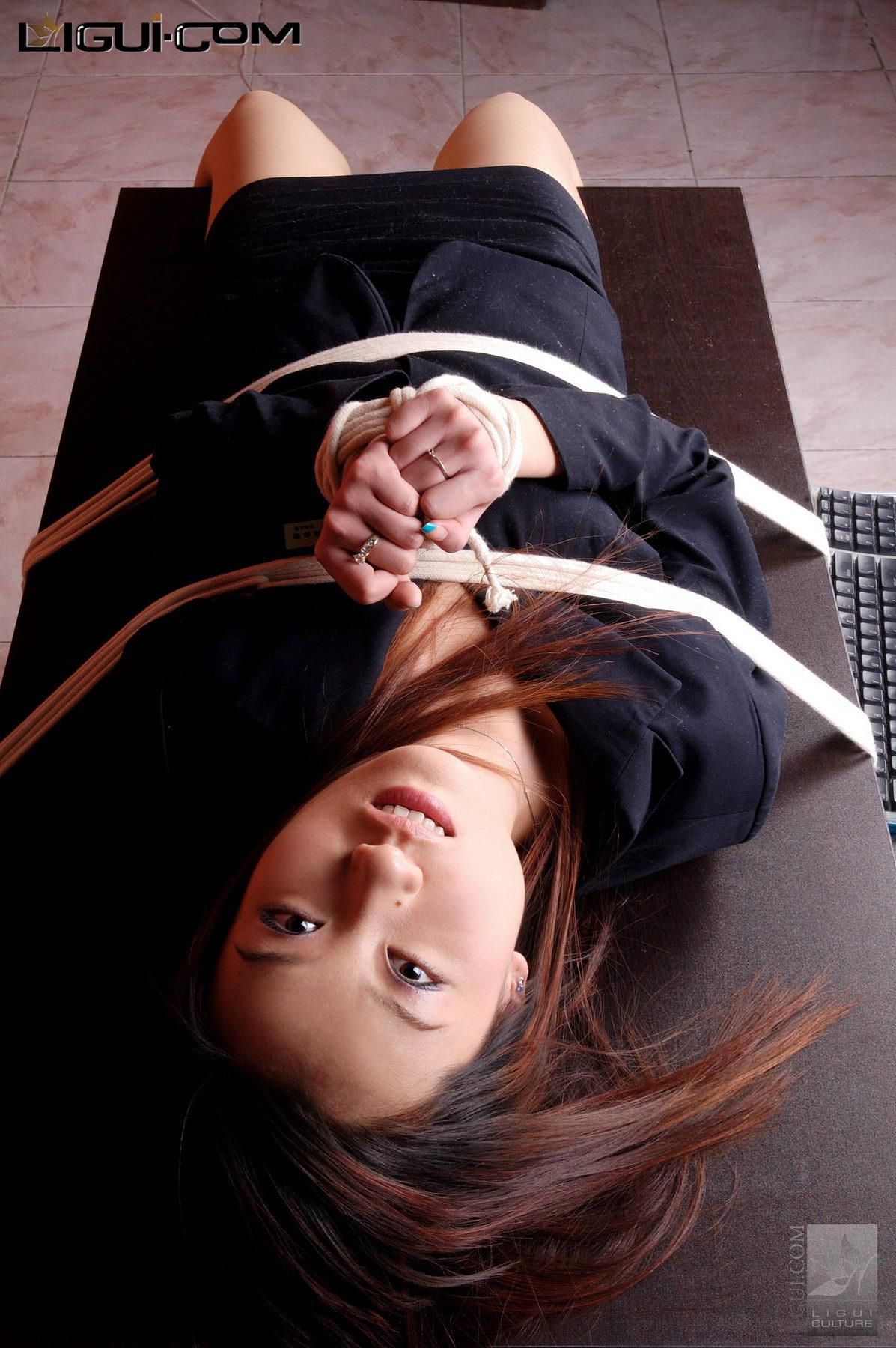 Model 小惠《办公室捆绑》美腿玉足写真图片-图29