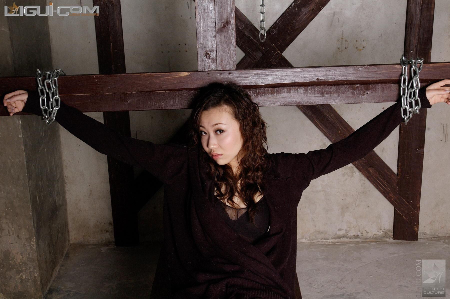 Model 露露《黑丝镣铐》丝足写真图片-图31